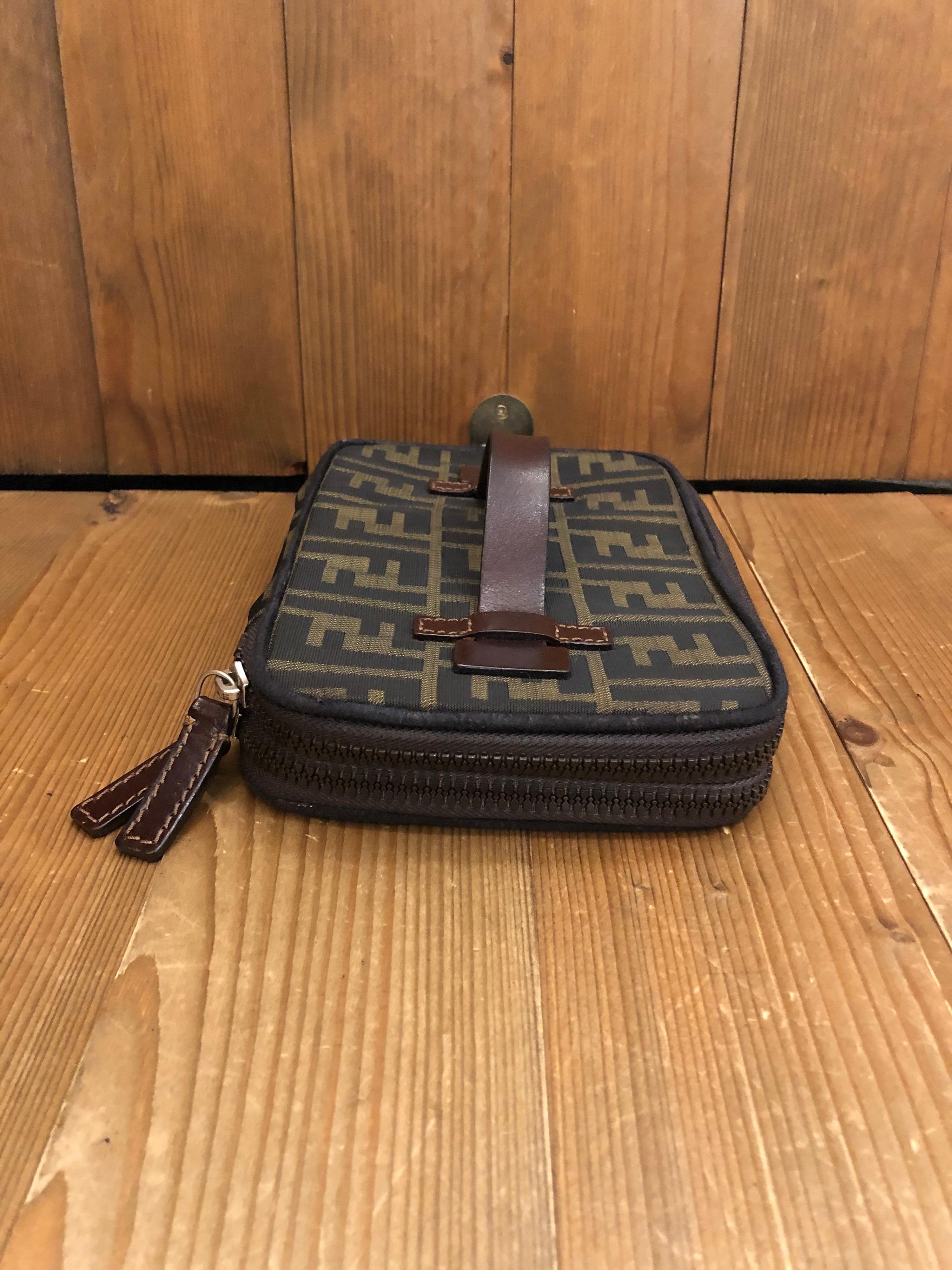 Vintage FENDI Brown Zucca Jacquard Foldable Cosmetic Vanity Pouch Handbago In Good Condition In Bangkok, TH