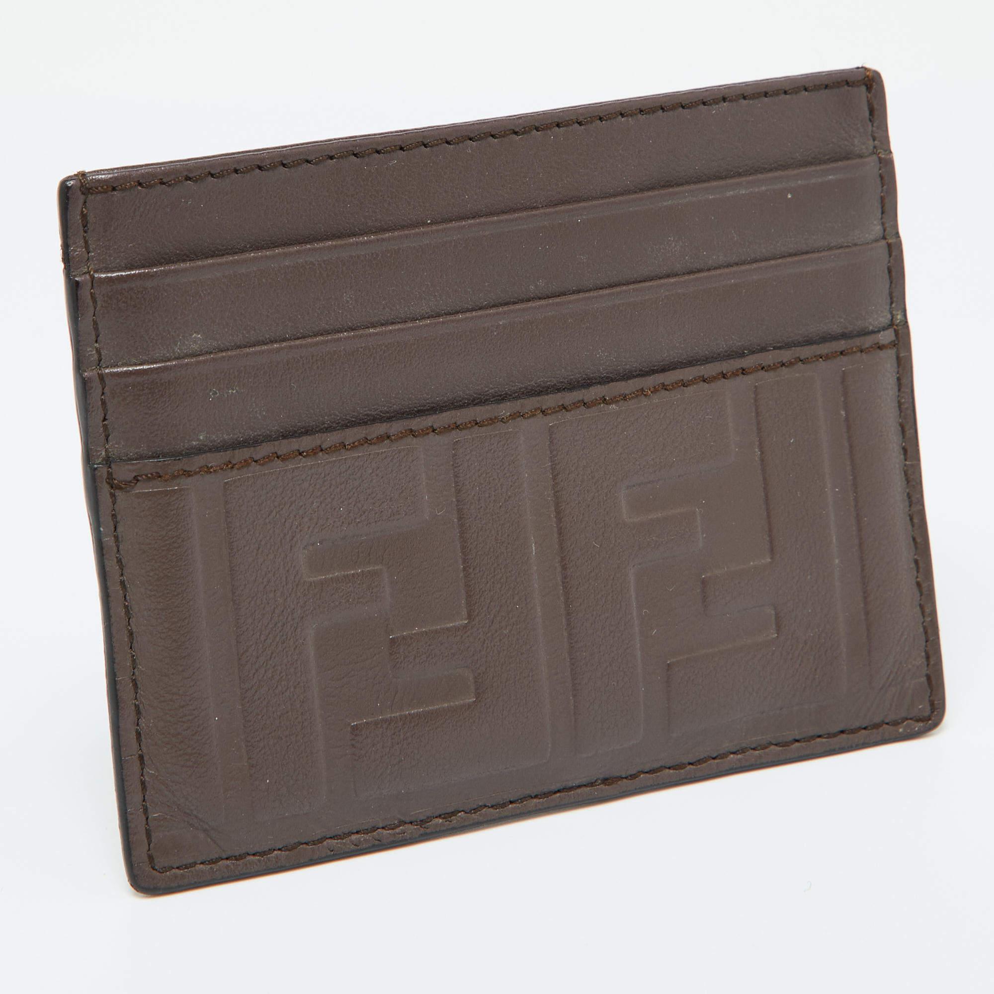 Give your essentials a stylish home with this magnificent card holder from the house of Fendi. Designed to perfection and crafted from quality leather it can be your go to accessory. The card holder has signature Zucca prints for the classic Fendi