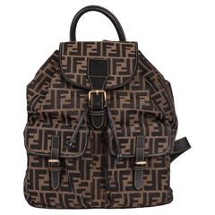 FENDI Brauner Zucca-Rucksack aus Segeltuch und strukturiertem Kalbsleder mit Monogramm