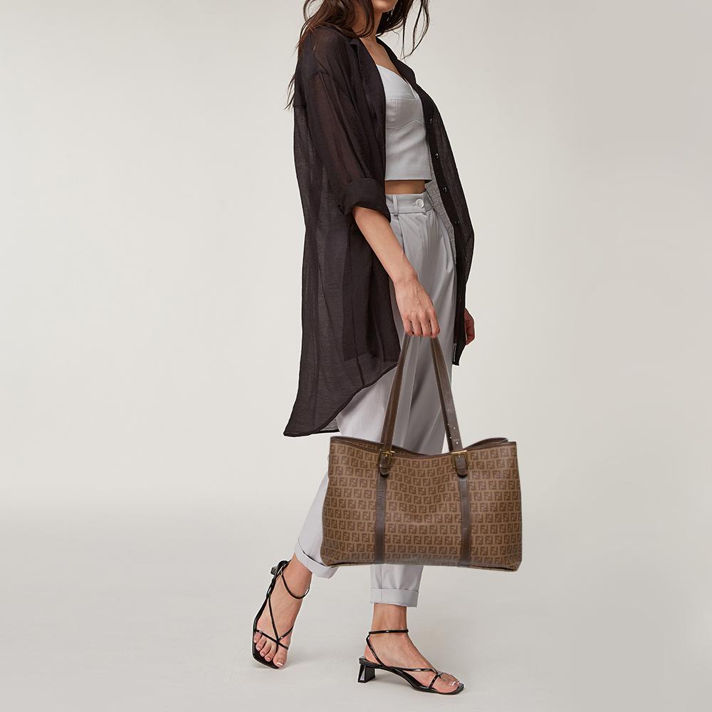 Fendi Brown Zuccachino Coated Canvas and Leather Trim Shopper Tote In Fair Condition In Dubai, Al Qouz 2