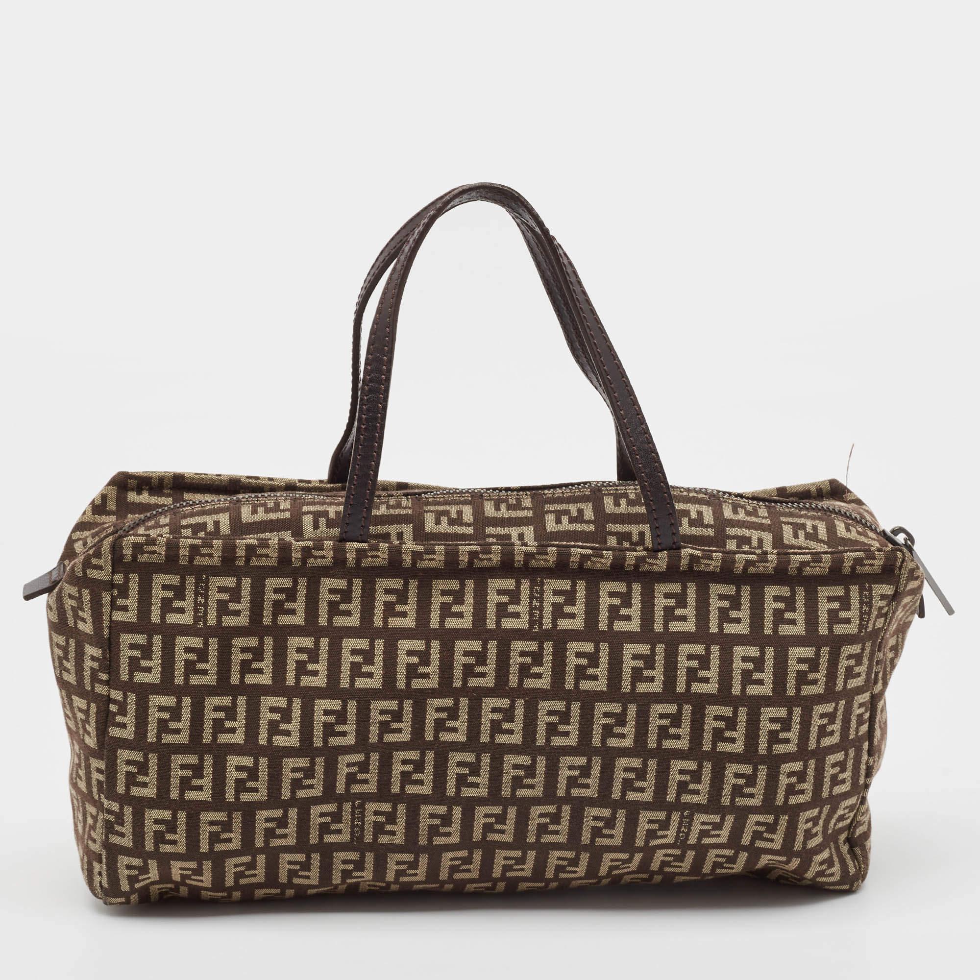 Fendi Sacoche en cuir et tissu Zucchinno Brown Bon état - En vente à Dubai, Al Qouz 2