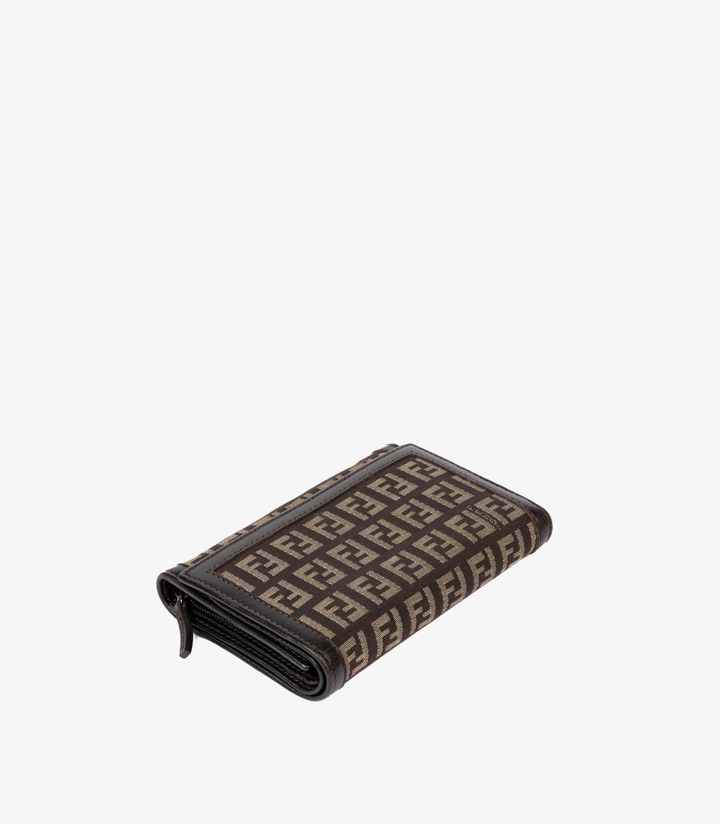 Fendi Portefeuille multifonctions Zucchino Brown

Marque : Fendi
Modèle- Zucchino Bifold Wallet
Type de produit- Portefeuille
Numéro de série - 74****
Accompagné de : Boîte Fendi, sac à poussière
Couleur : marron
Quincaillerie - Argent
Matière(s) -