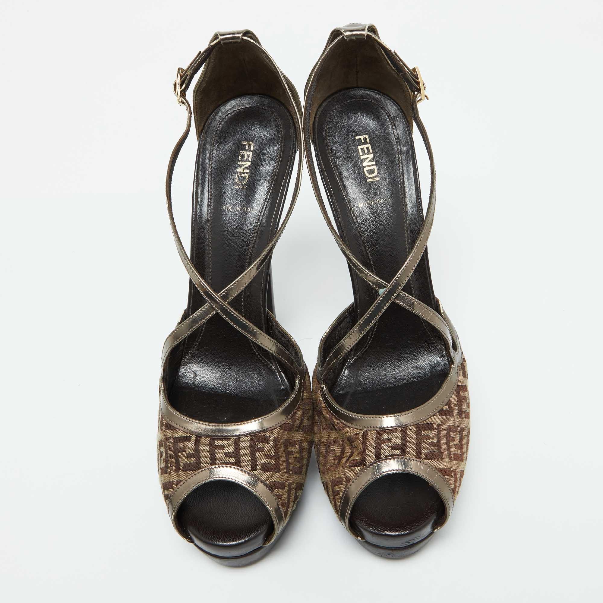 Black Fendi Brown Zucchino Canvas and Patent Leather Platform Sandals Size 41 For Sale