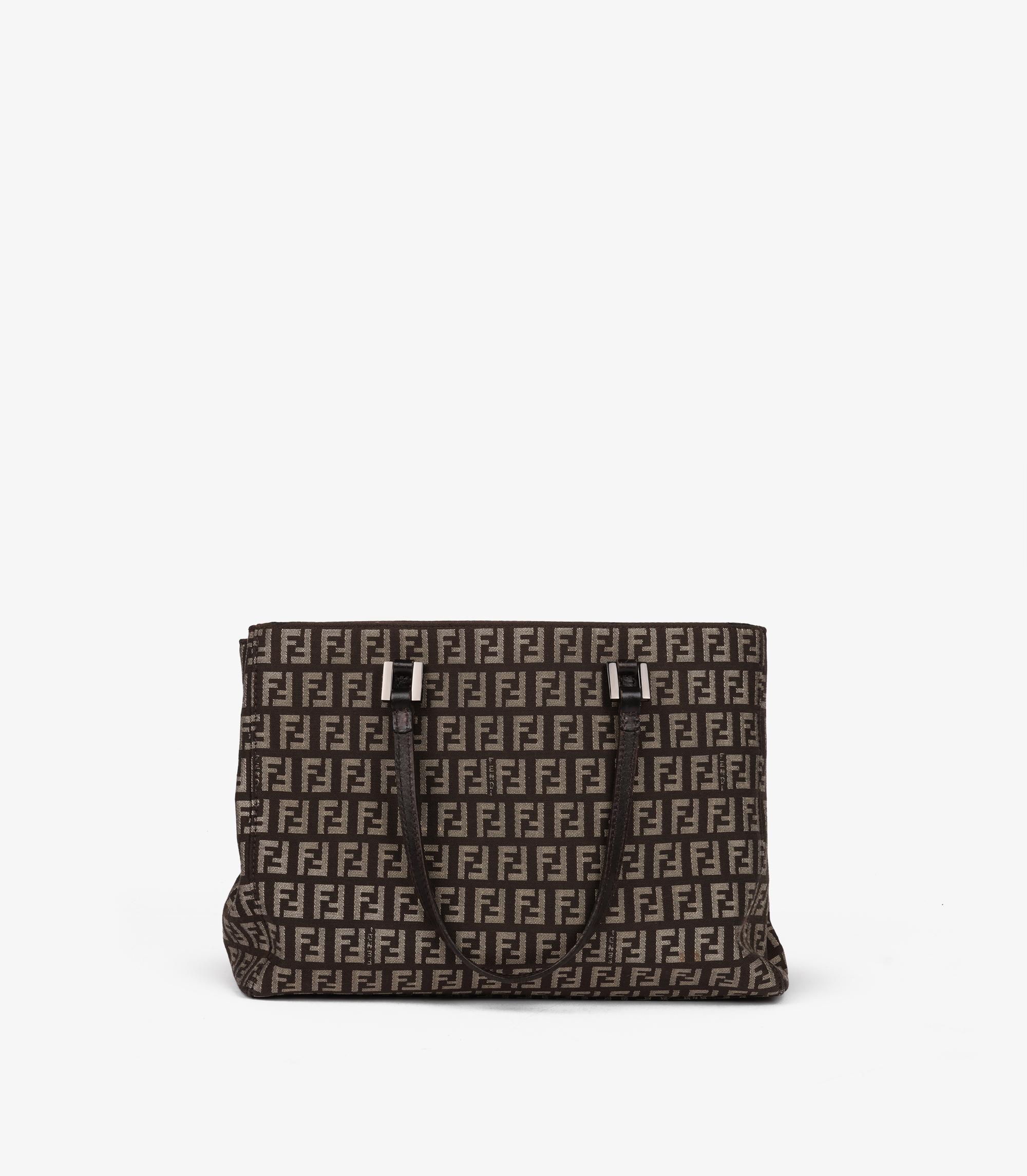 Fendi Petit sac à main vintage en toile et cuir de veau marron avec monogramme Unisexe en vente