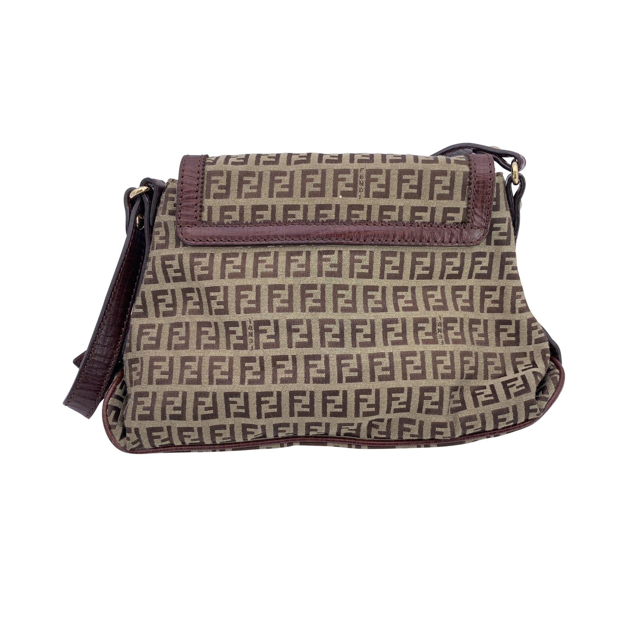 Nero Fendi Borsa a tracolla in tela Monogram Marrone Zucchino in vendita