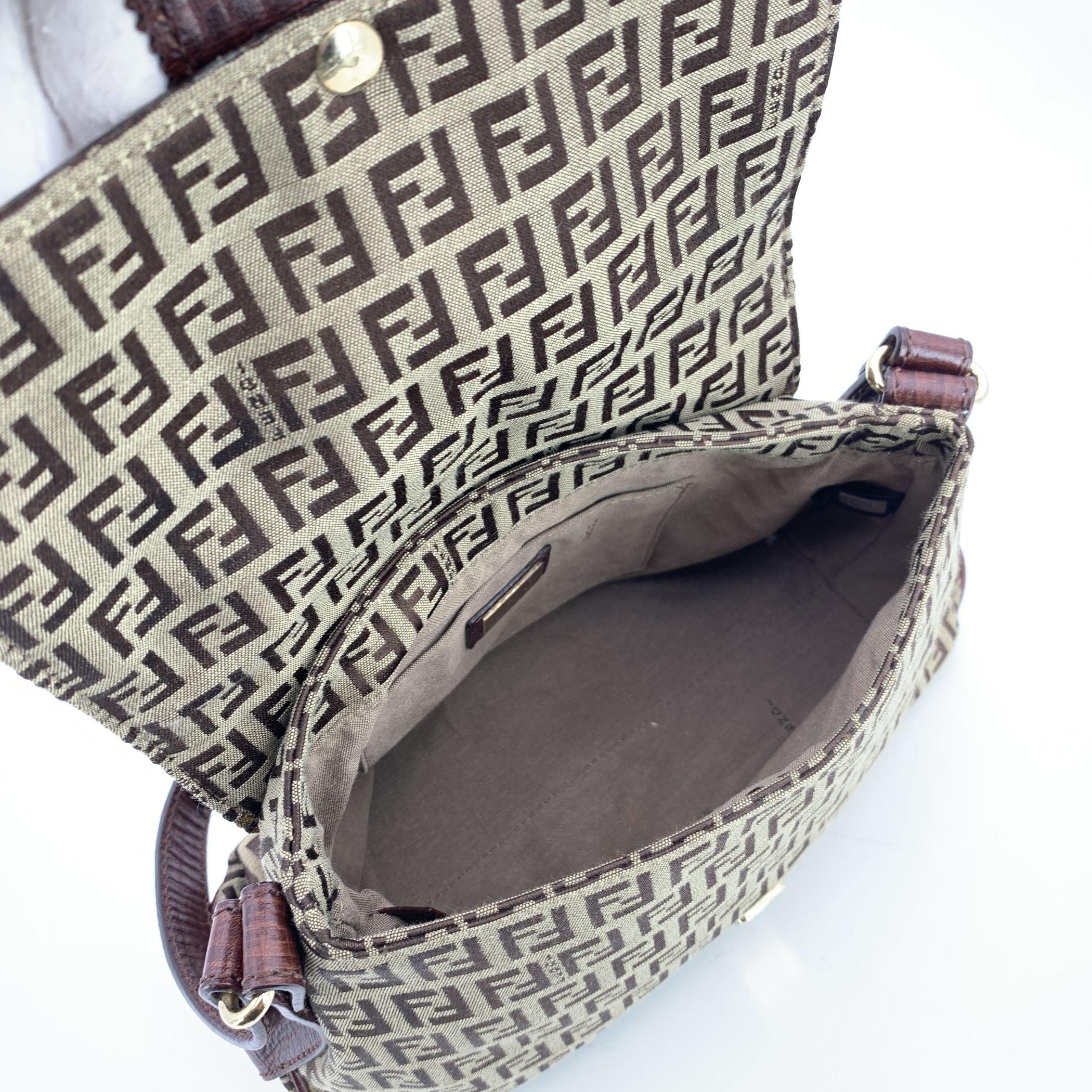Donna Fendi Borsa a tracolla in tela Monogram Marrone Zucchino in vendita