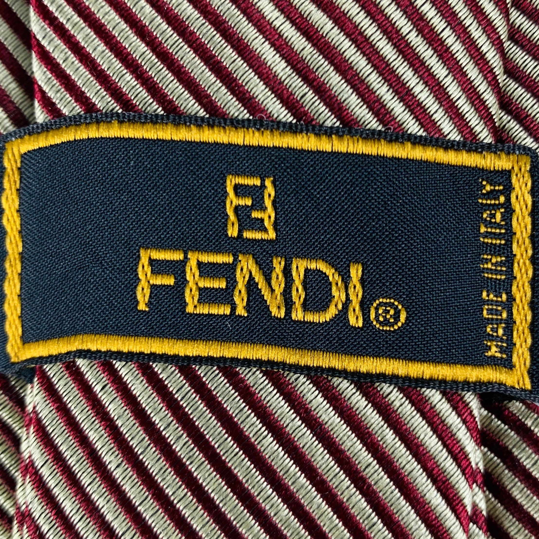 FENDI Burgundy Gold Diagonal Stripe Silk Tie (cravate en soie à rayures diagonales) Pour hommes en vente