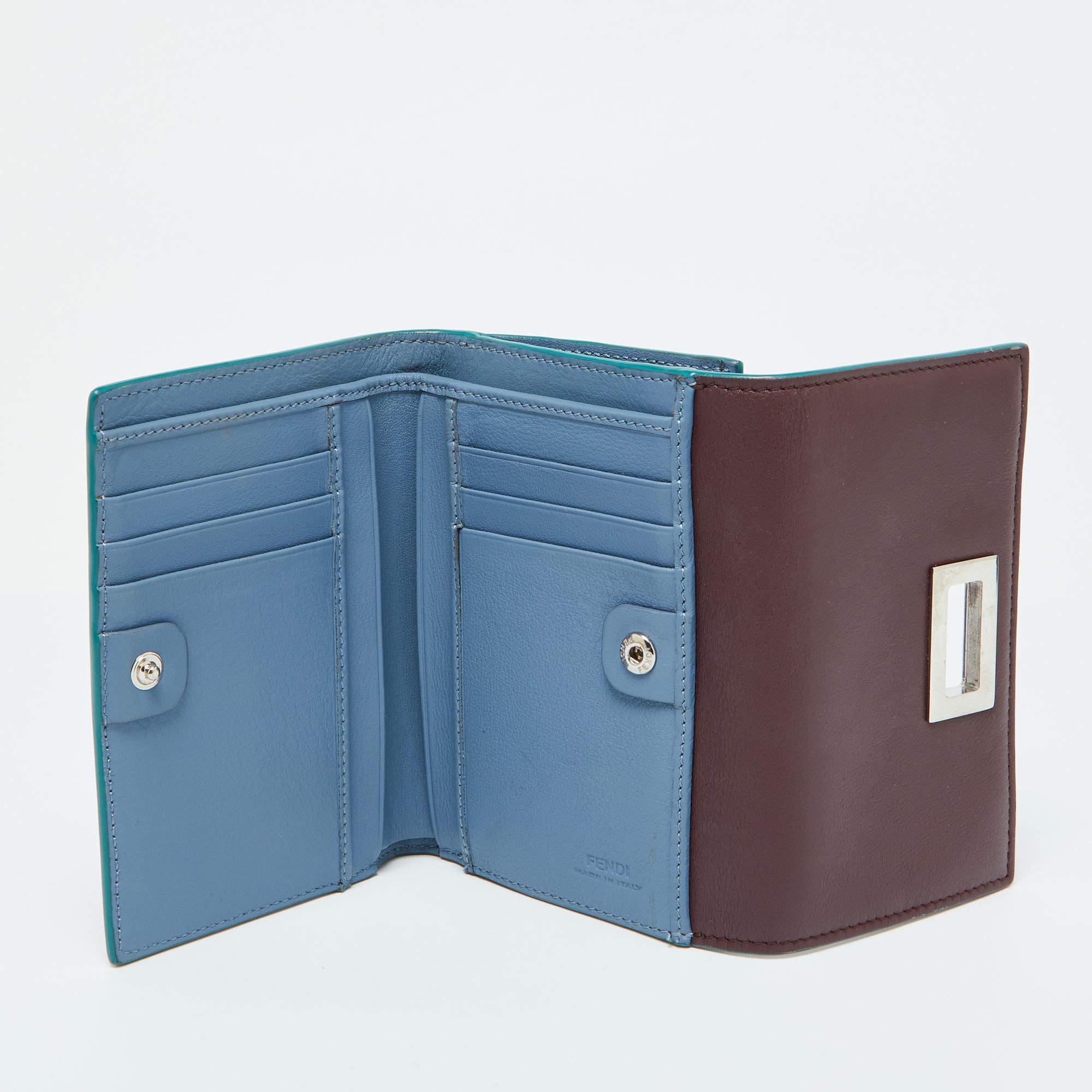This Fendi wallet effortlessly combines meticulous construction with ageless style making it a symbol of refined taste. Elevate your accessory collection with this designer piece.