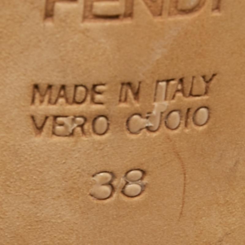 Fendi Borgoña Charol Zucca Imprimir Talón Peep Toe Bombas Tamaño 38 en venta 4