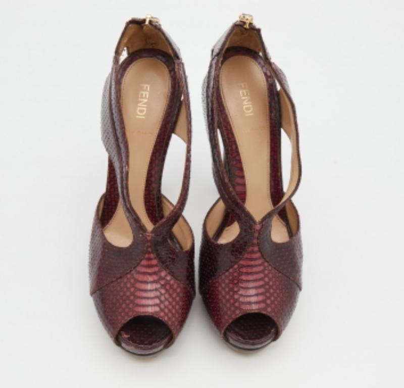 Black Fendi Burgundy Python Embossed Leather Strappy Peep Toe Platform Sandals Size 40 For Sale