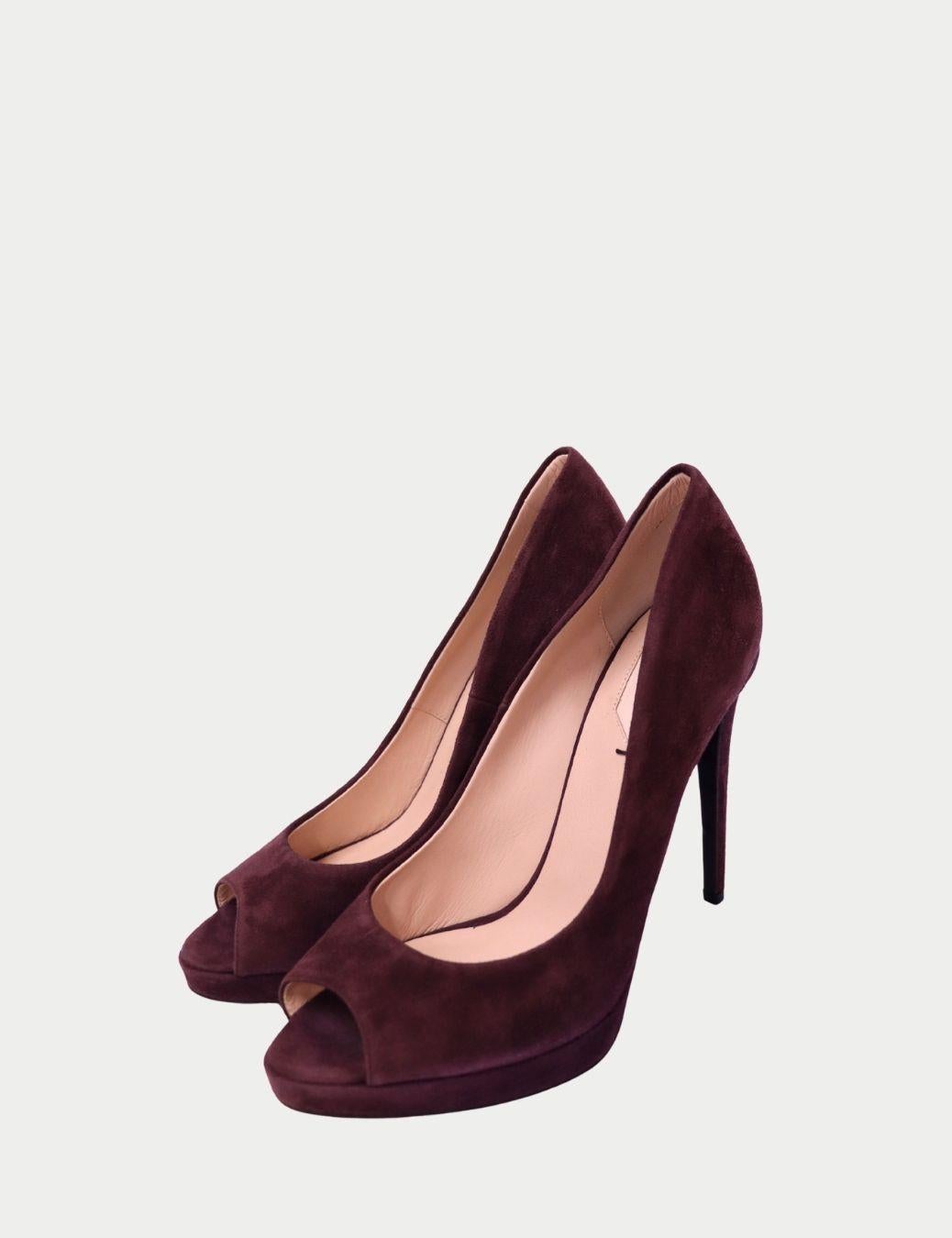 Fendi Burgunder Wildleder Peep-Toe Plateau Pumps - EU 38 (Schwarz) im Angebot