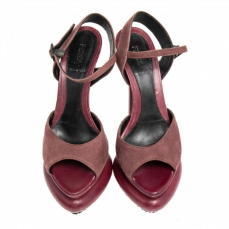 Plataforma de ante burdeos Fendi  Sandalias con correa en el tobillo talla 37 en Bastante bueno estado para la venta en Dubai, Al Qouz 2