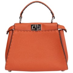 FENDI SELLERIA PEEKABOO MINI Umhängetasche aus orangefarbenem Leder