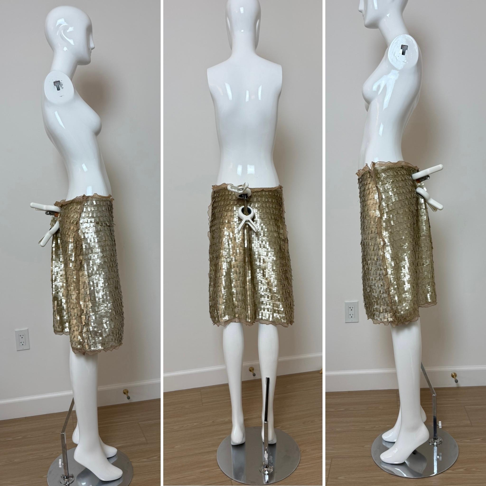 Gris FENDI by Karl Lagerfeld 2000 Vintage Gold Embellished Silk Ruffle Skirt (jupe à volants en soie) en vente