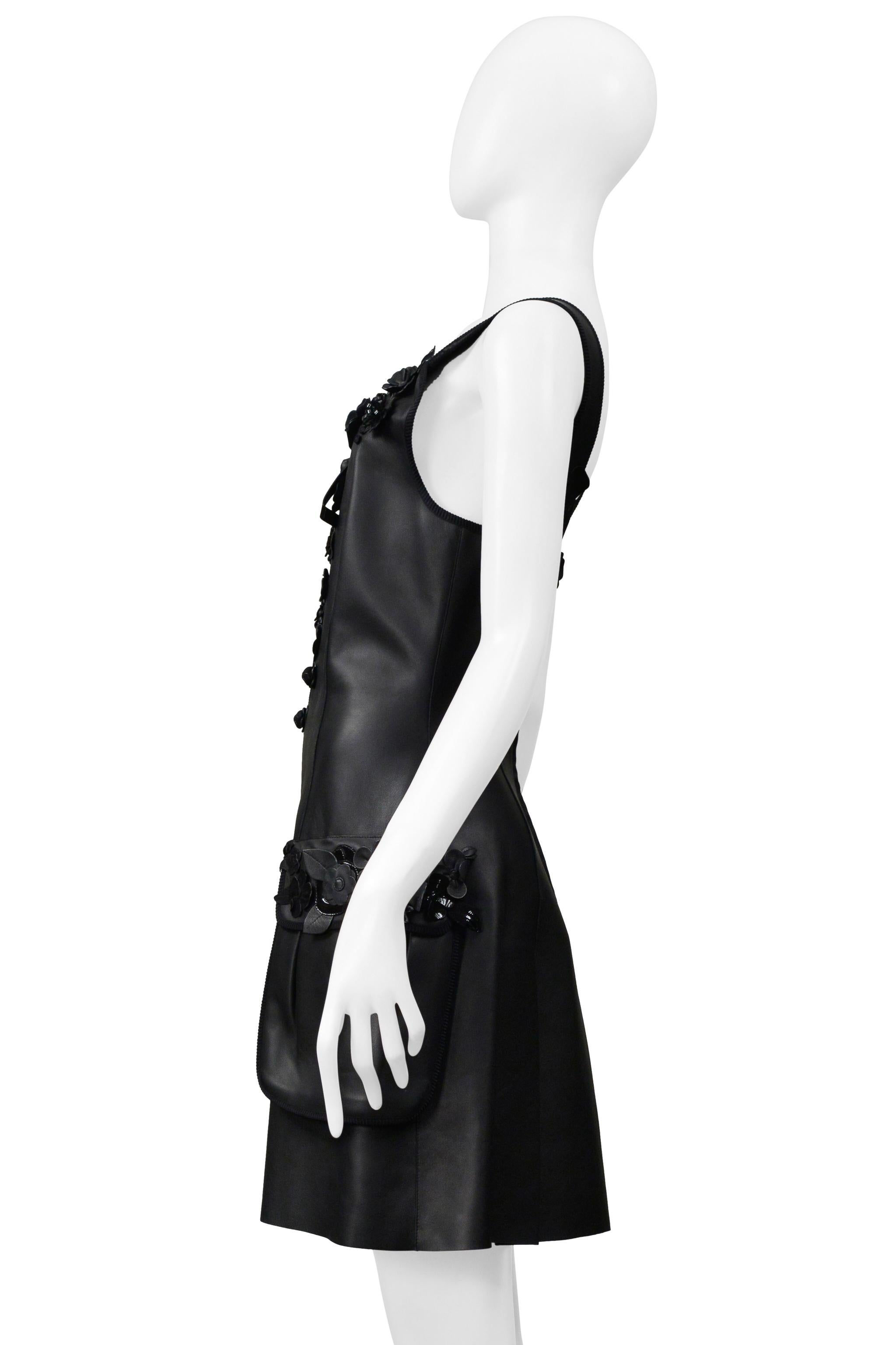 Fendi By Karl Lagerfeld Vestido De Cuero Negro Con Aplique Floral 2017 en venta 6