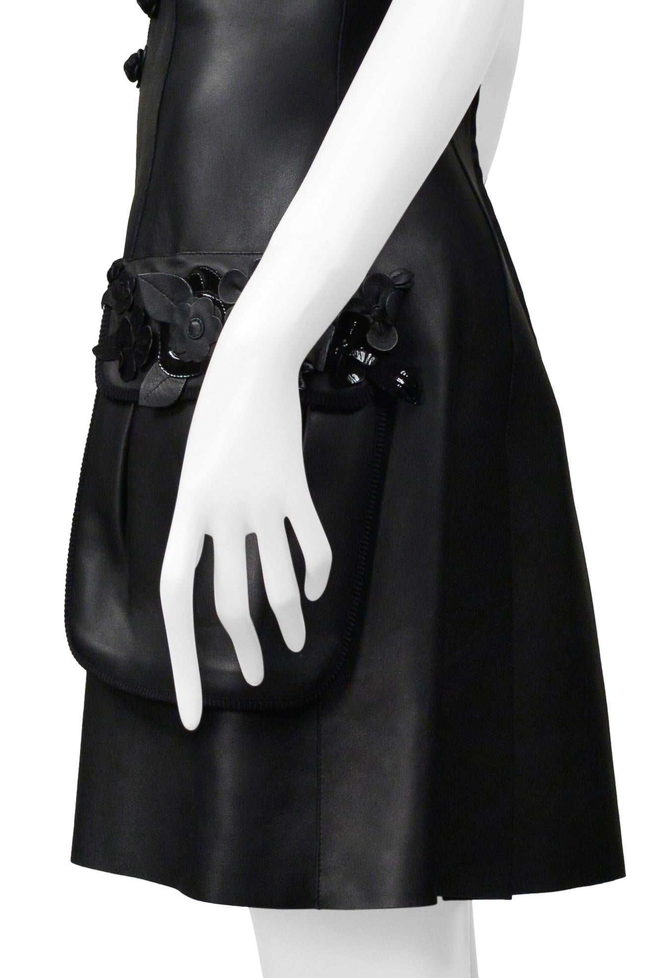 Fendi By Karl Lagerfeld Vestido De Cuero Negro Con Aplique Floral 2017 en venta 7