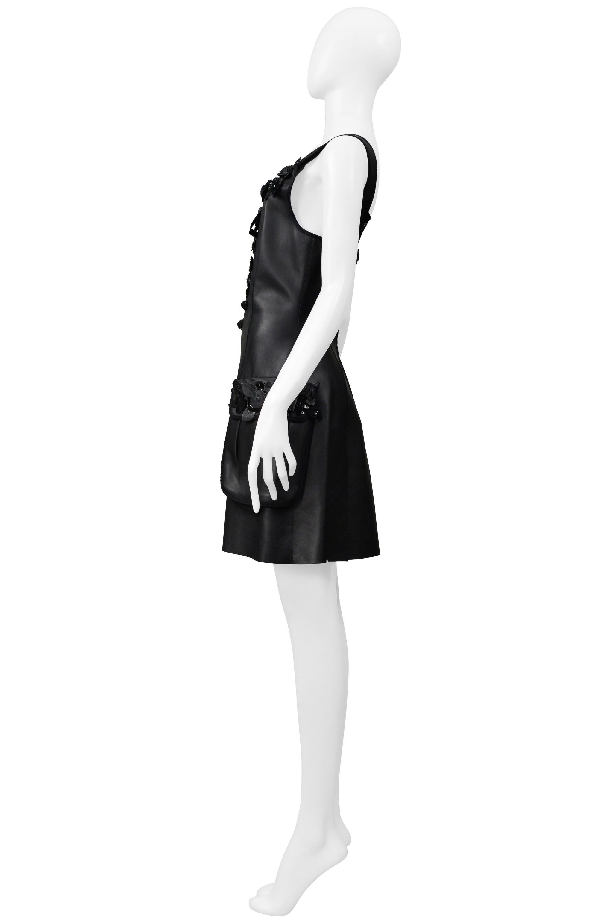 Fendi By Karl Lagerfeld Vestido De Cuero Negro Con Aplique Floral 2017 en venta 8