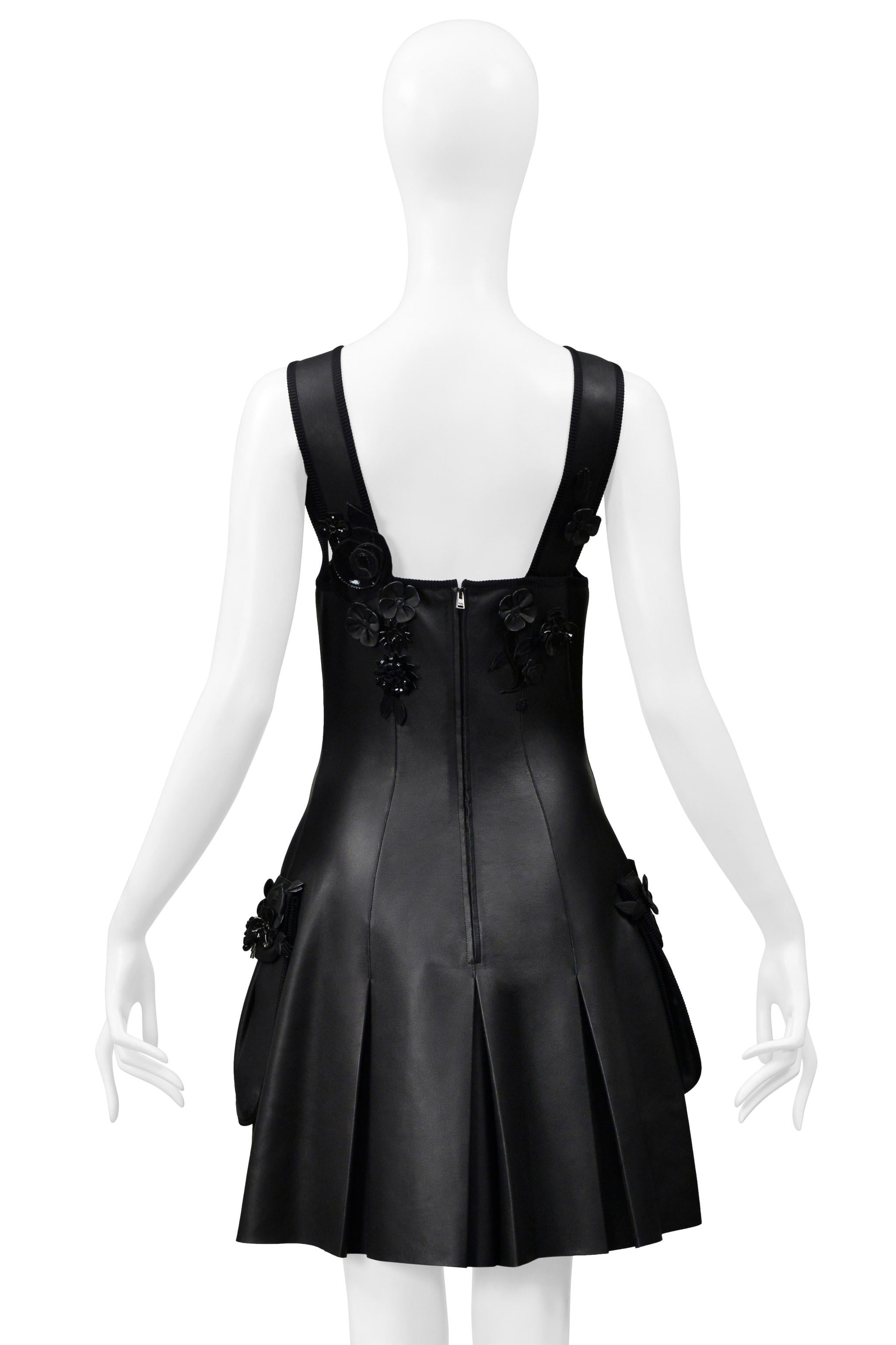 Fendi By Karl Lagerfeld Vestido De Cuero Negro Con Aplique Floral 2017 en venta 9
