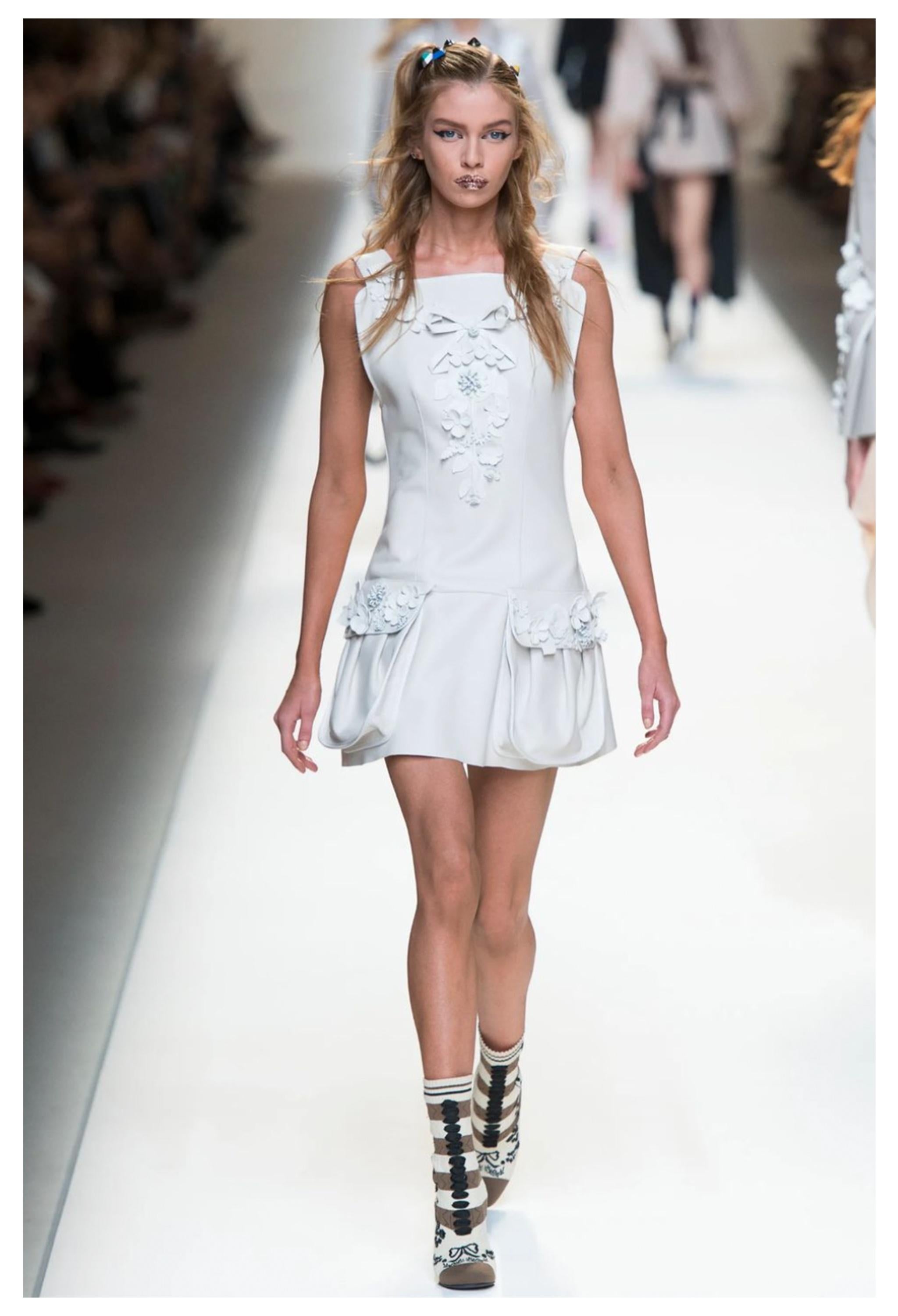Fendi By Karl Lagerfeld Vestido De Cuero Negro Con Aplique Floral 2017 en Excelente estado para la venta en Los Angeles, CA