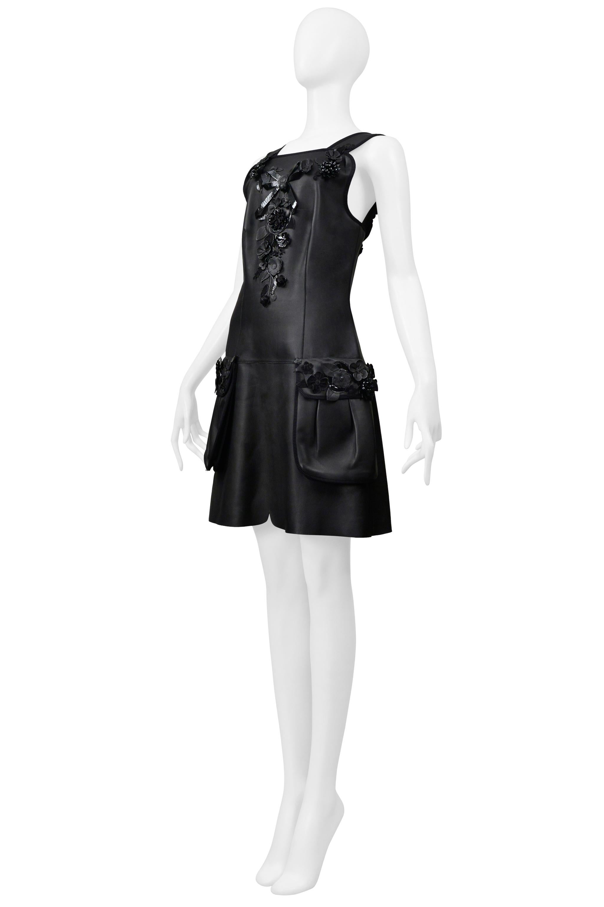 Fendi By Karl Lagerfeld Vestido De Cuero Negro Con Aplique Floral 2017 en venta 5