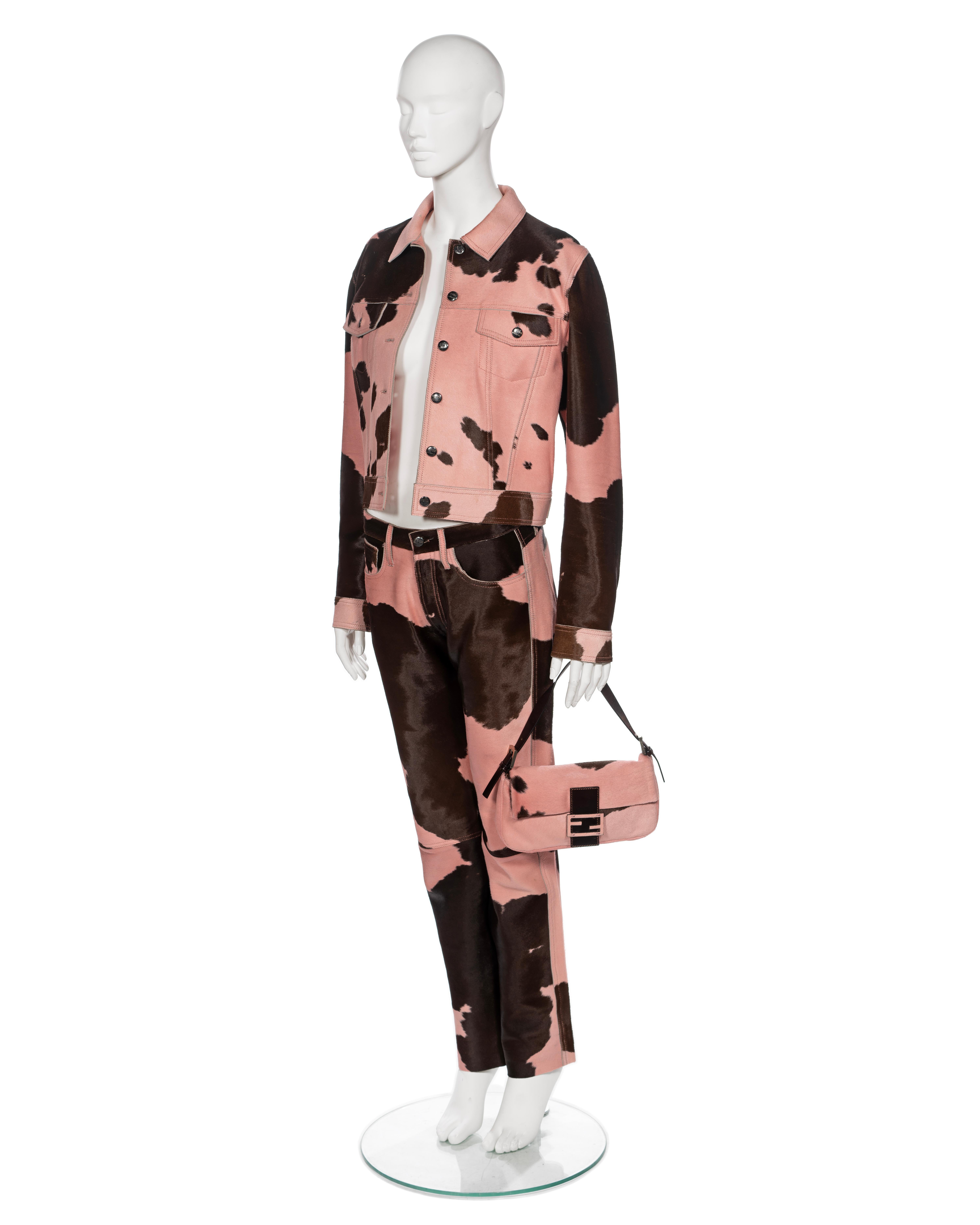 Donna Fendi by Karl Lagerfeld Giacca, pantaloni e borsa Baguette in pelle di mucca rosa, FW 1999 in vendita