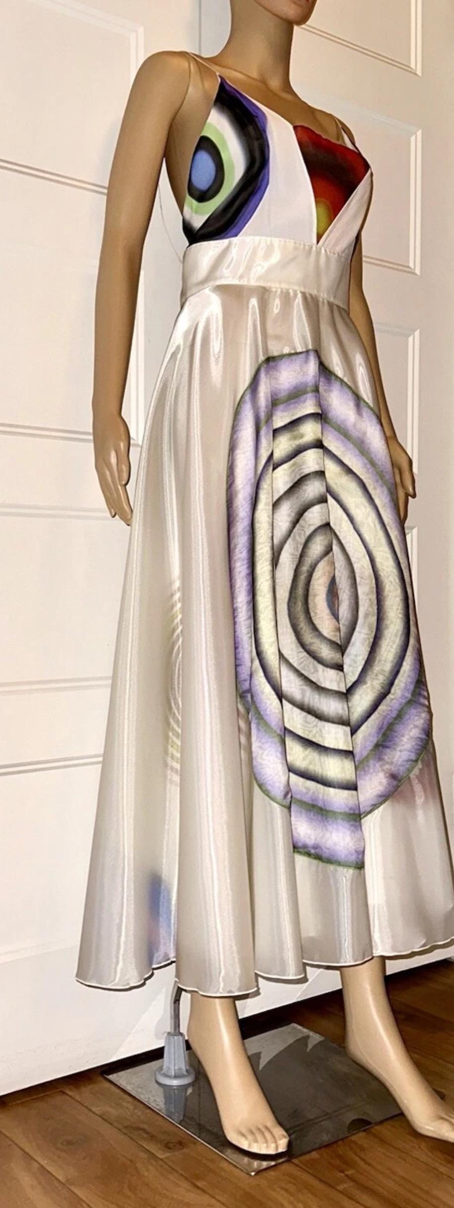 Gris FENDI By KARL LAGERFELD Runway S/S 2008 - Robe en soie imprimée circulaire abstraite IT 42 en vente
