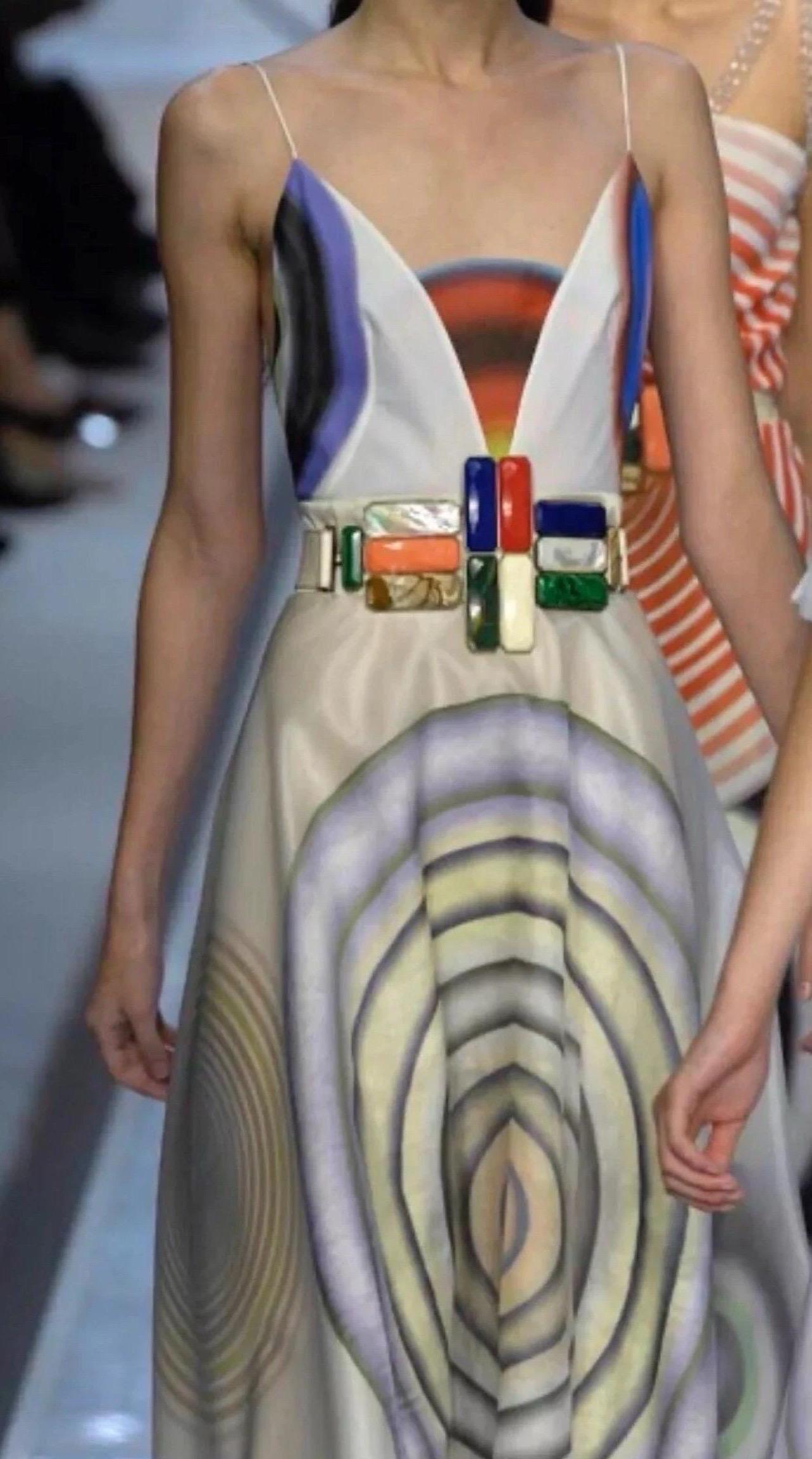 Grigio Fendi By KARL Lagerfeld for Fendi: abito in seta con stampa a cerchio e cintura per la sfilata P/E 2008 in vendita