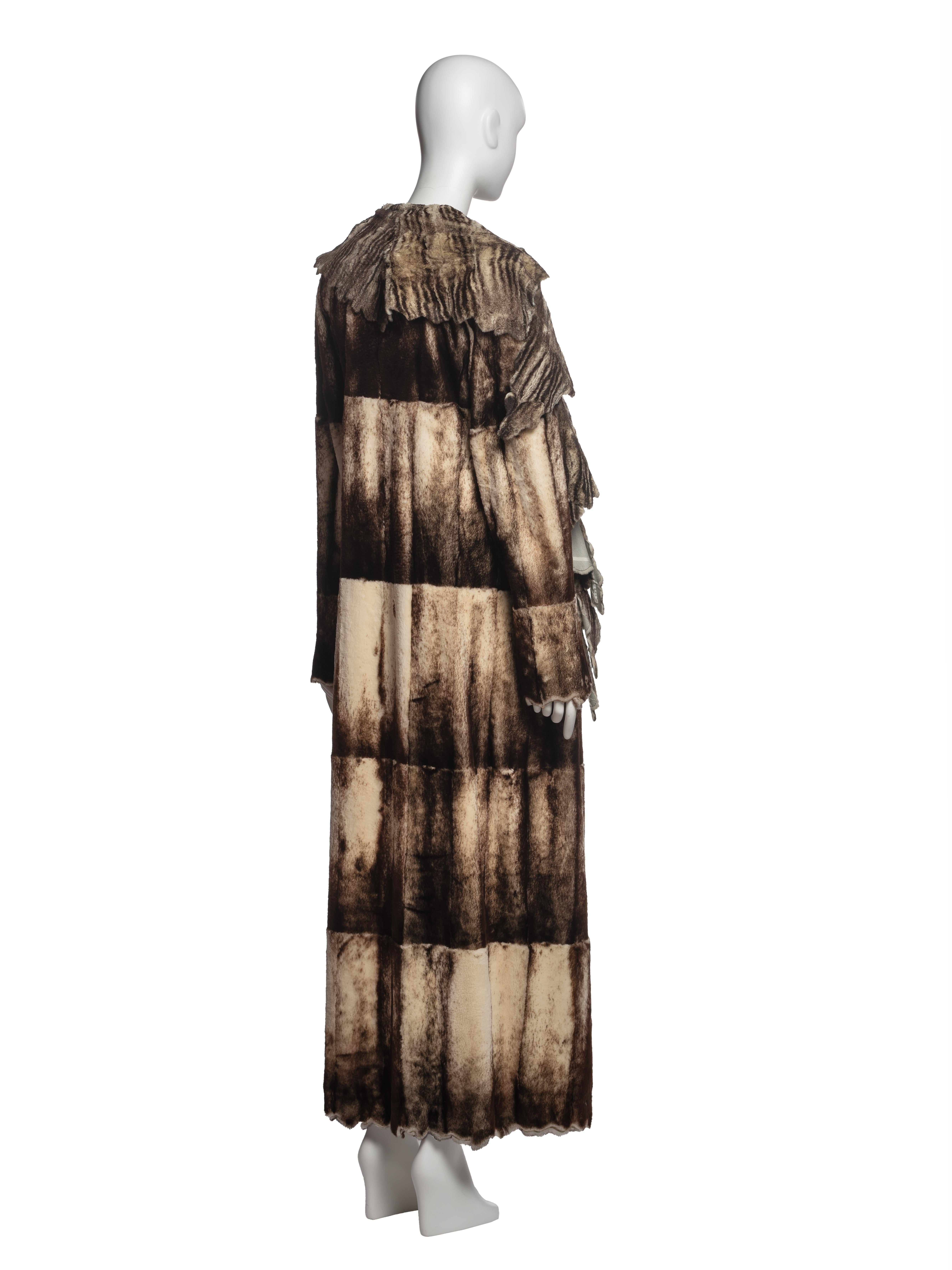 Maxi cappotto in pelliccia di Fendi by Karl Lagerfeld, FW 2002 in vendita 5