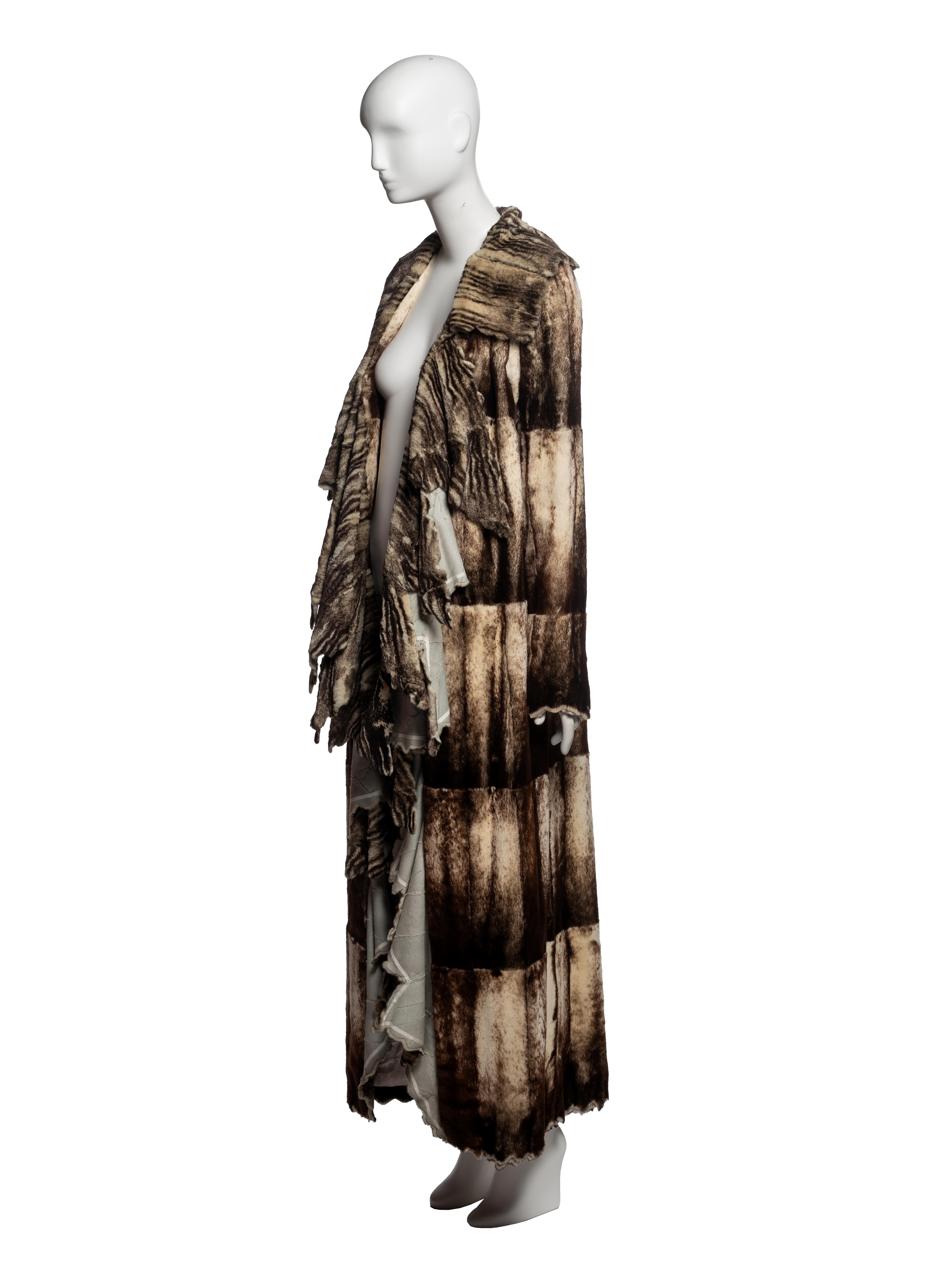 Maxi cappotto in pelliccia di Fendi by Karl Lagerfeld, FW 2002 in vendita 8