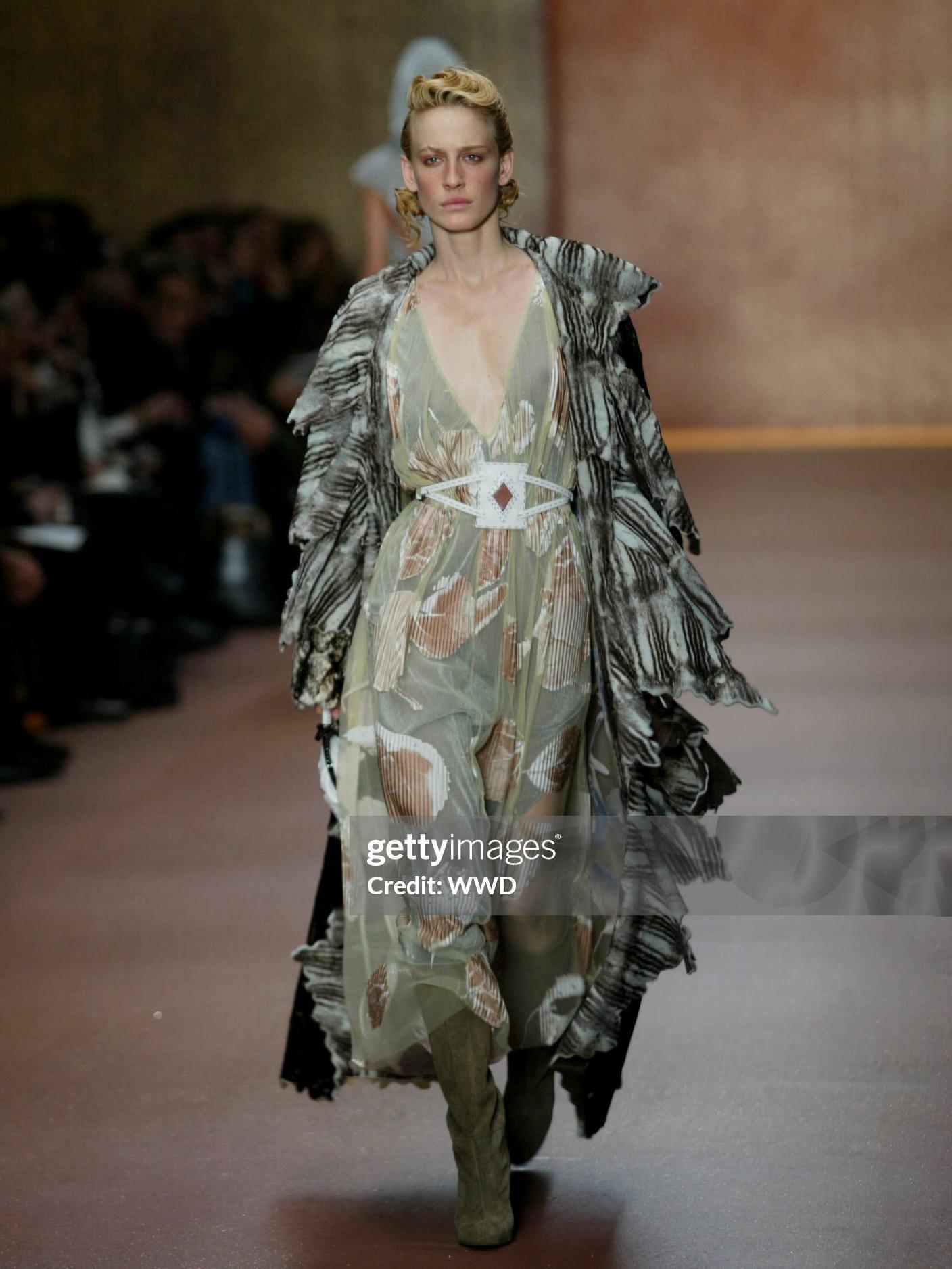 Maxi cappotto in pelliccia di Fendi by Karl Lagerfeld, FW 2002 In condizioni ottime in vendita a London, GB