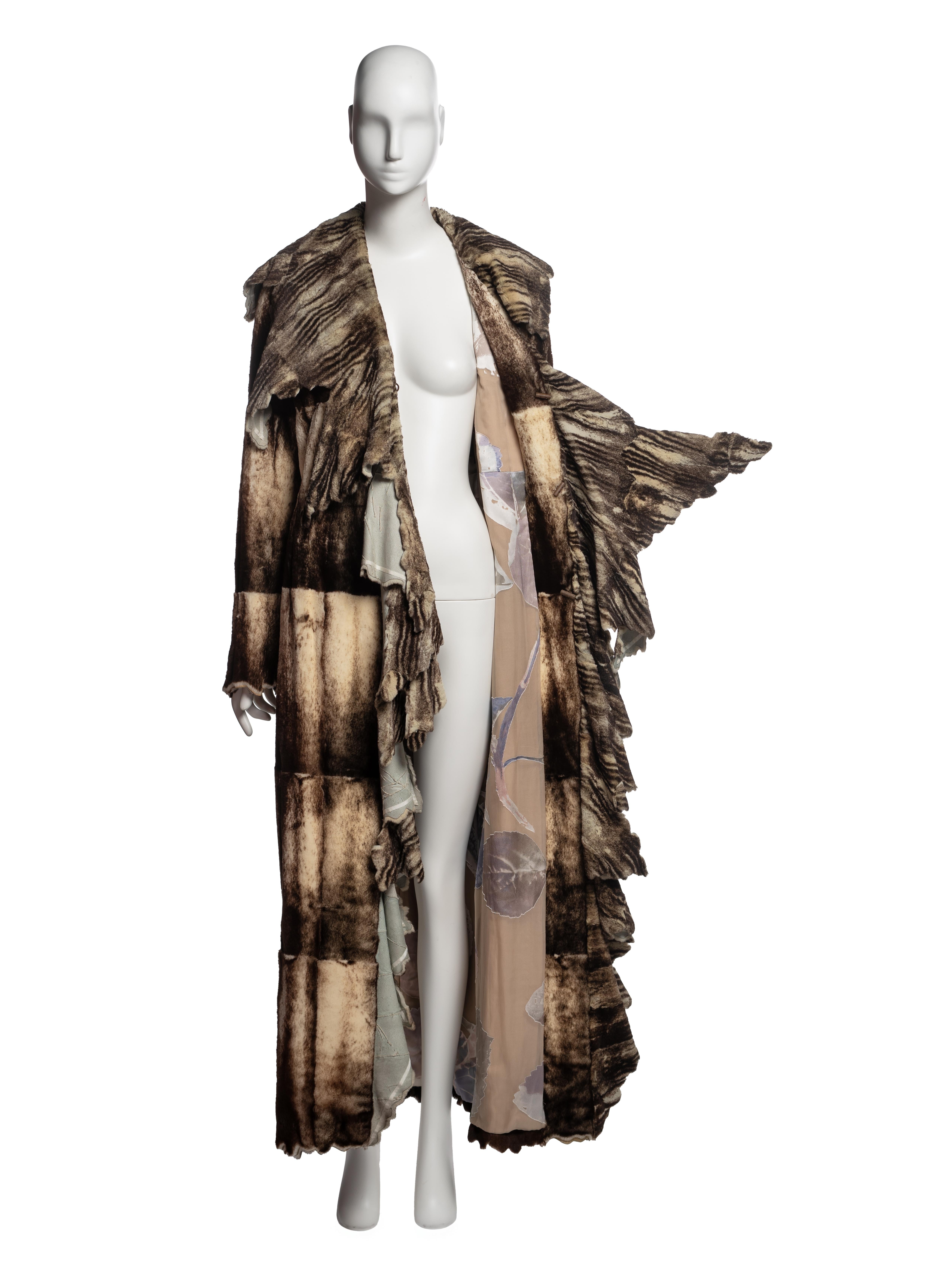 Donna Maxi cappotto in pelliccia di Fendi by Karl Lagerfeld, FW 2002 in vendita