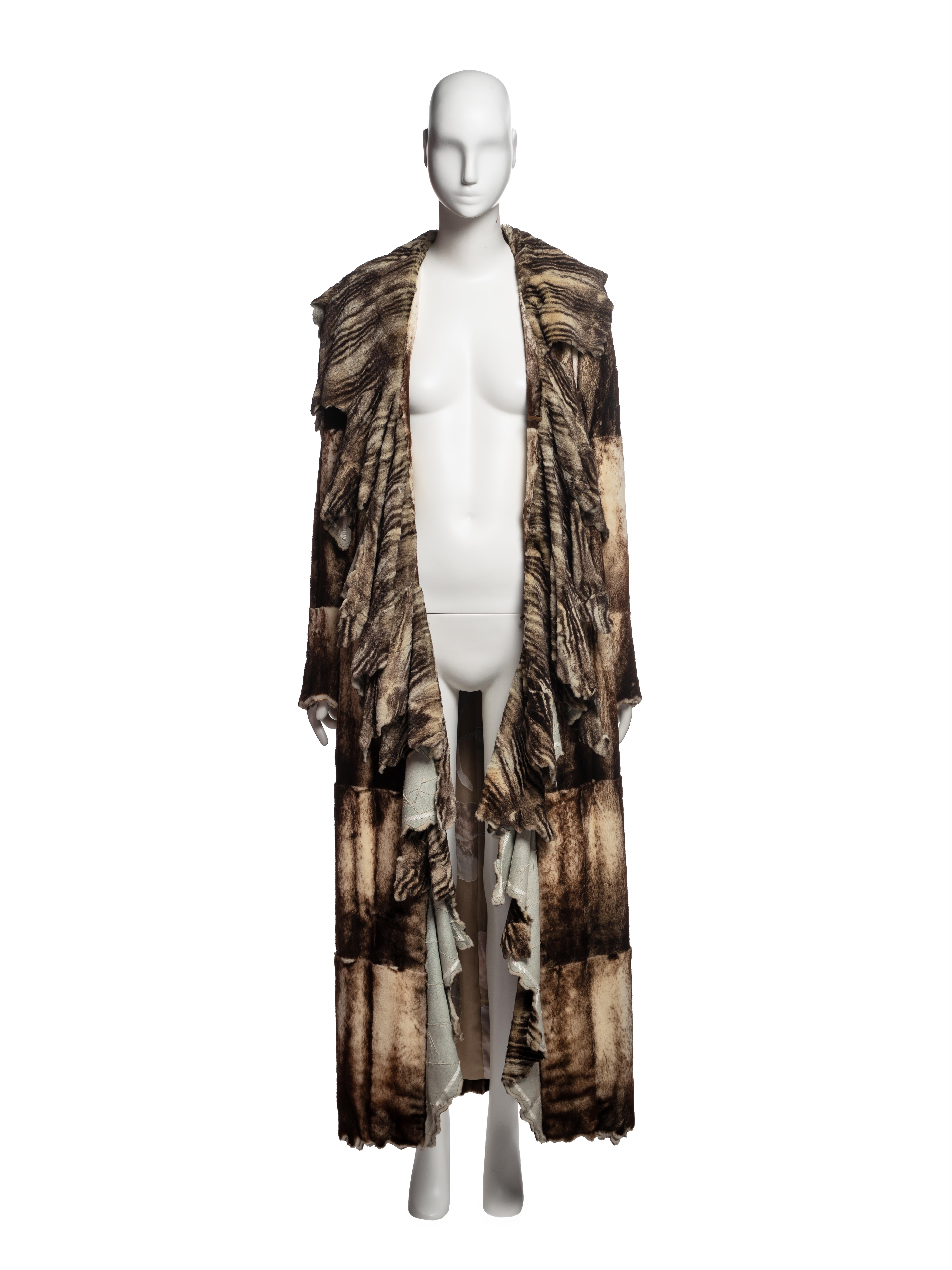 Maxi cappotto in pelliccia di Fendi by Karl Lagerfeld, FW 2002 in vendita 2