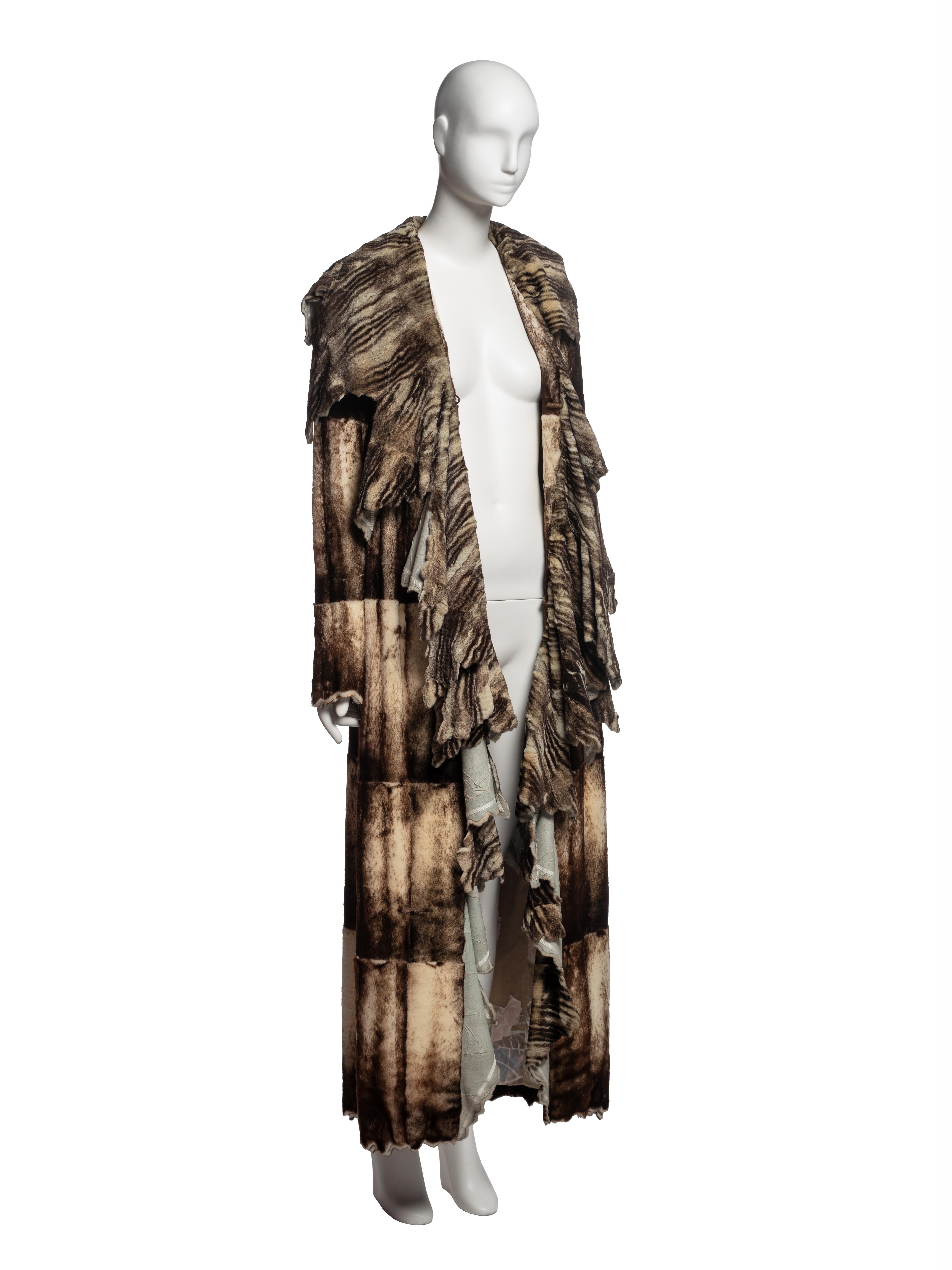 Maxi cappotto in pelliccia di Fendi by Karl Lagerfeld, FW 2002 in vendita 3