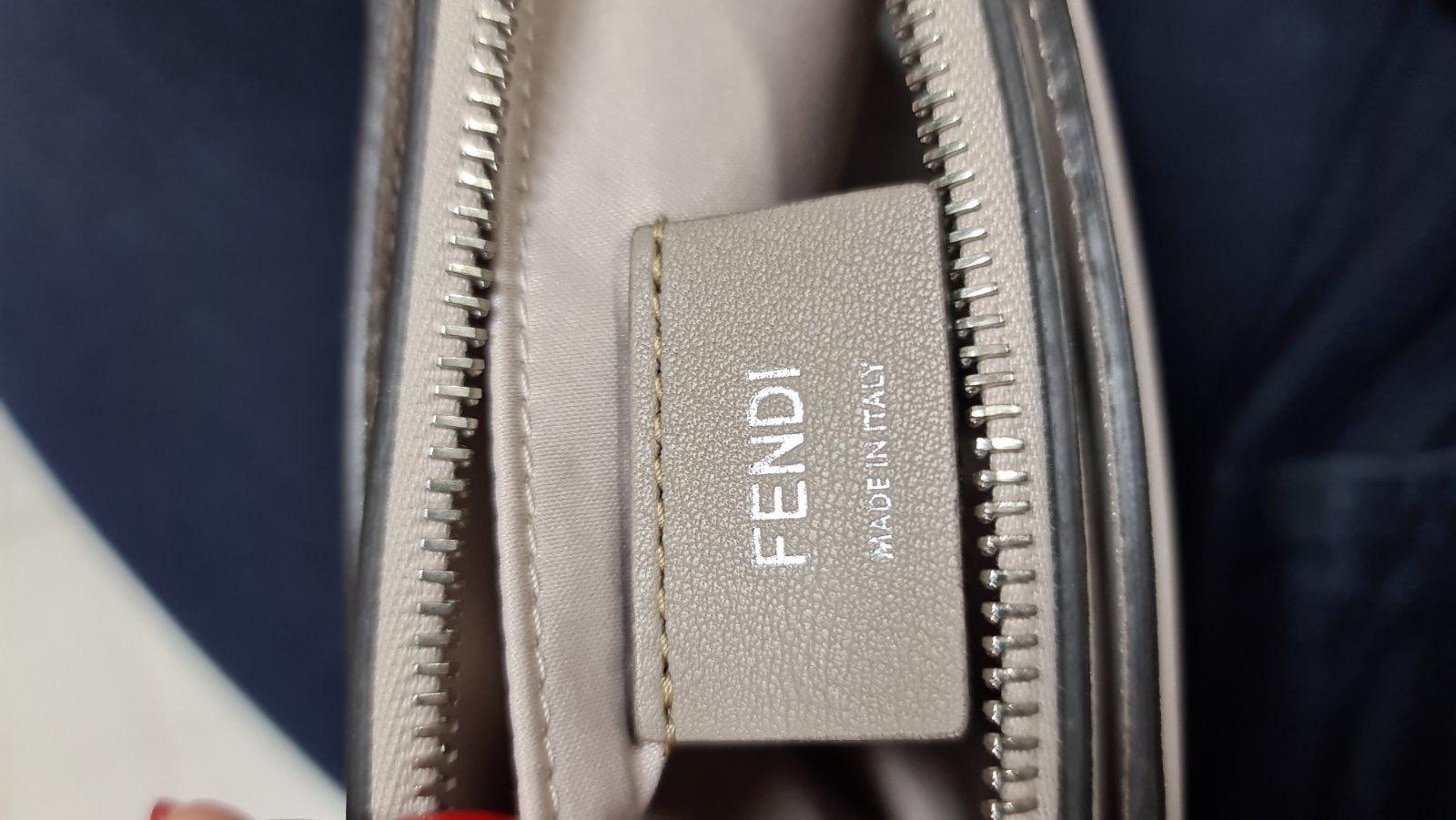 Fendi By The Way Mini-Umhängetasche aus Leder mit Lederverzierung im Angebot 5
