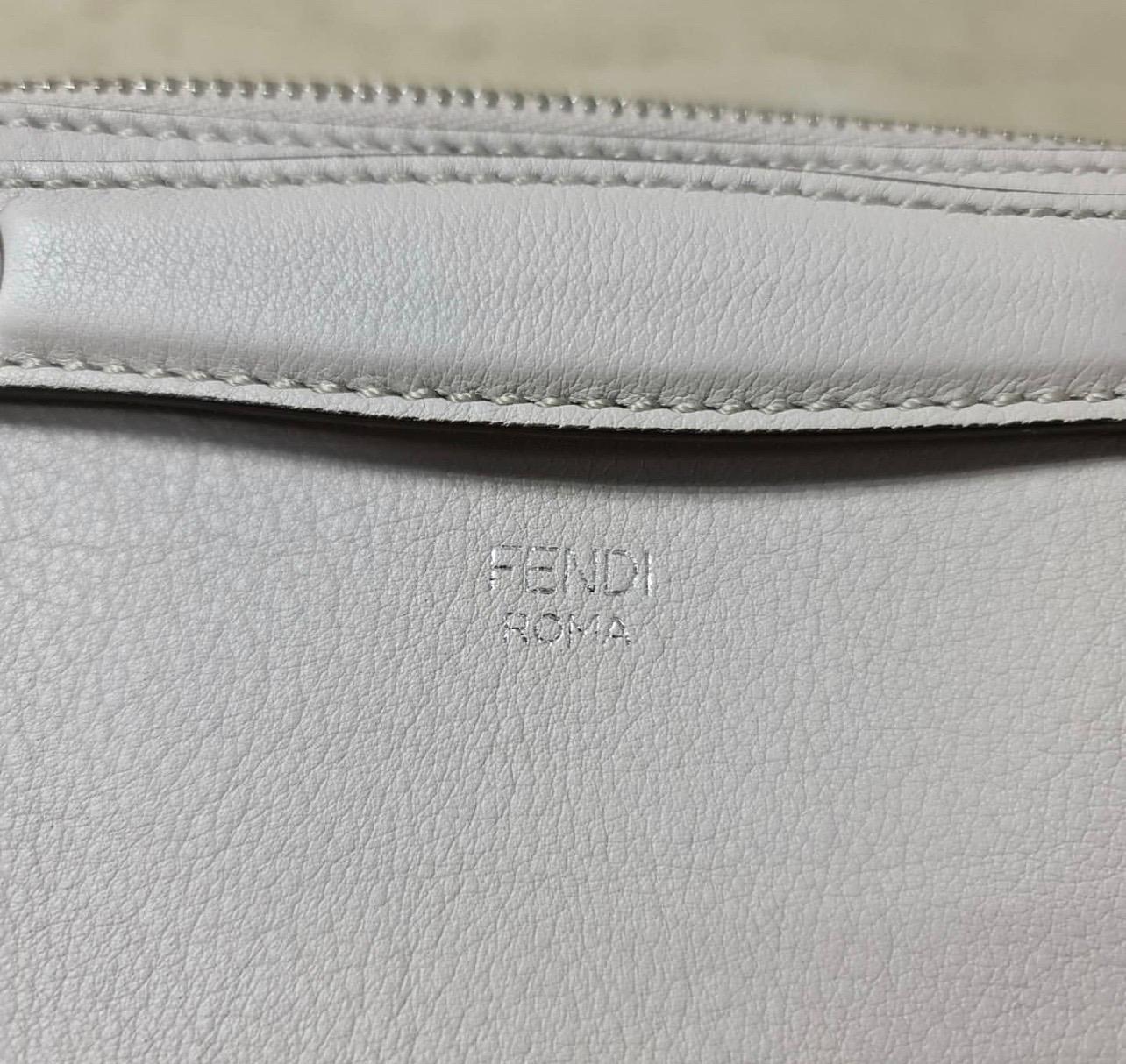 Fendi By The Way Mini-Umhängetasche aus Leder mit Lederverzierung (Grau) im Angebot