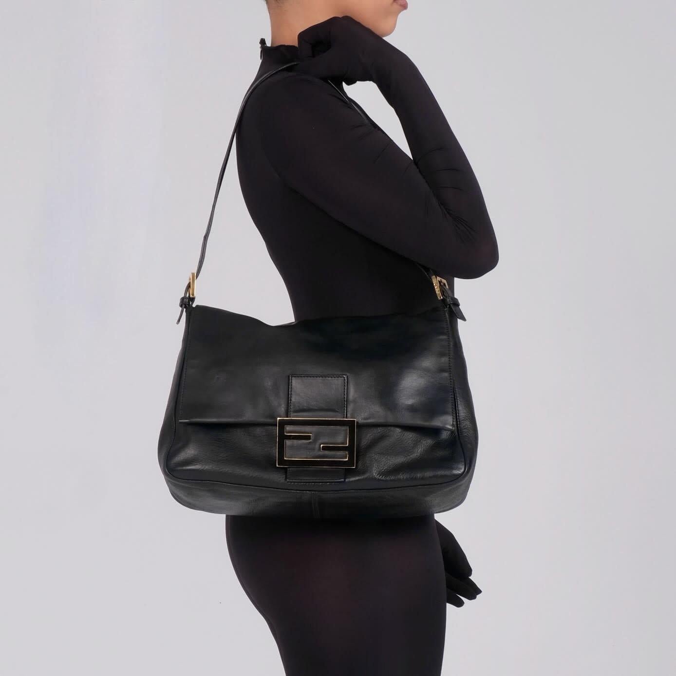Couleur : Noir
MATERIAL : Cuir
Modèle : 8BR638
Fabriqué en Italie

Mesures~
Hauteur 12