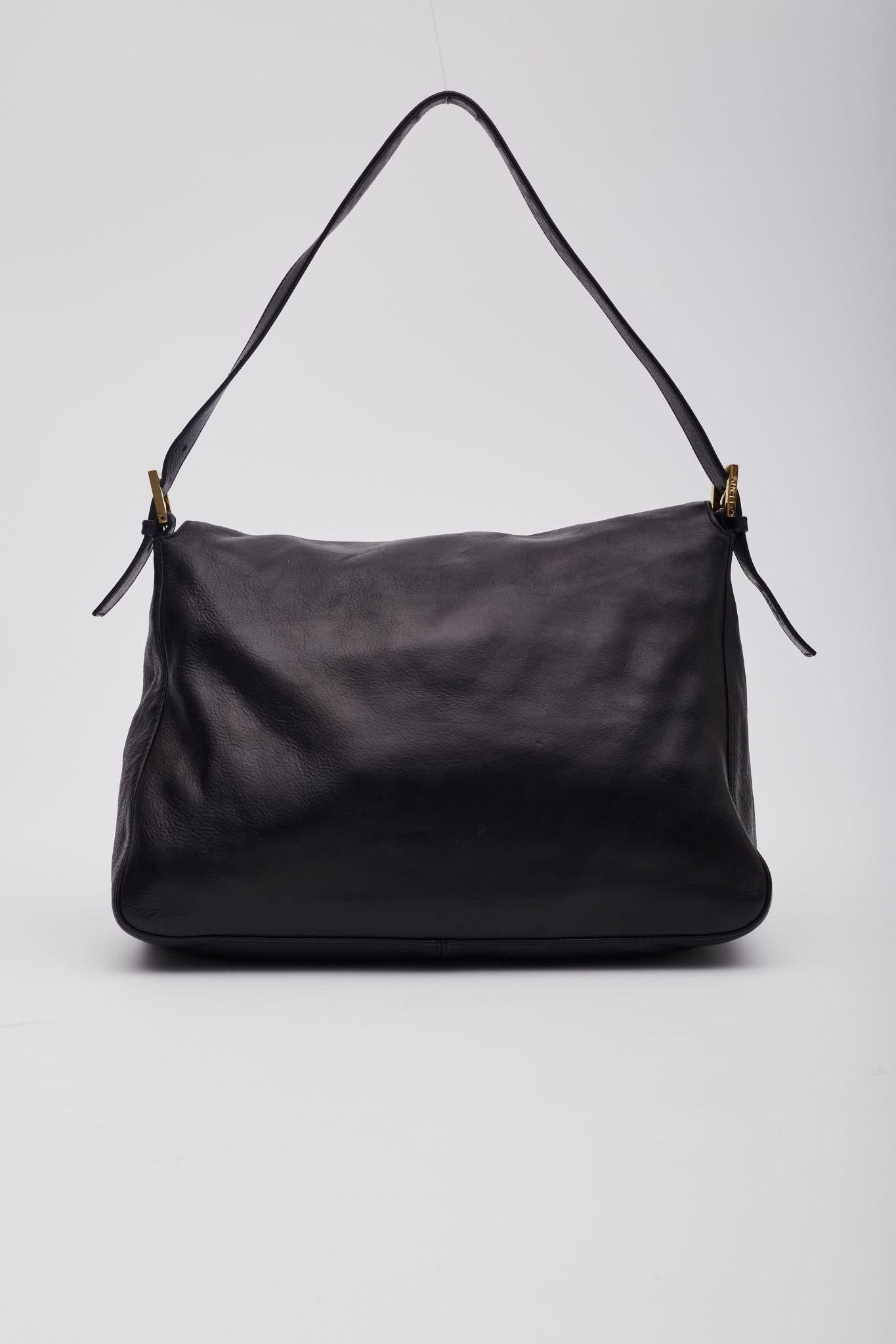 Baguette Fendi en cuir noir Big Forever Mama État moyen à Montreal, Quebec
