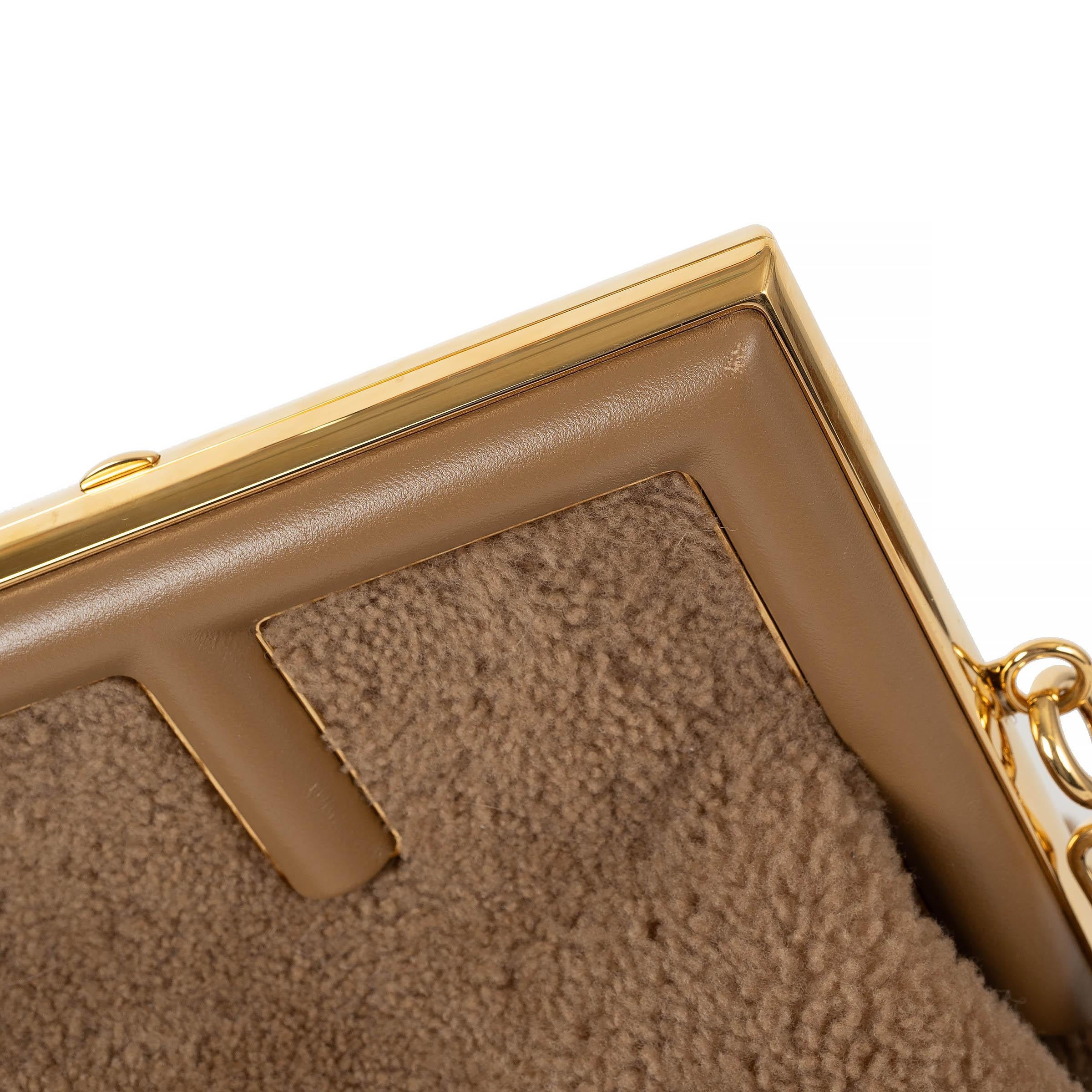 FENDI camelbraun 2021 FRIST MEDIUM SHEARLING Umhängetasche im Angebot 1