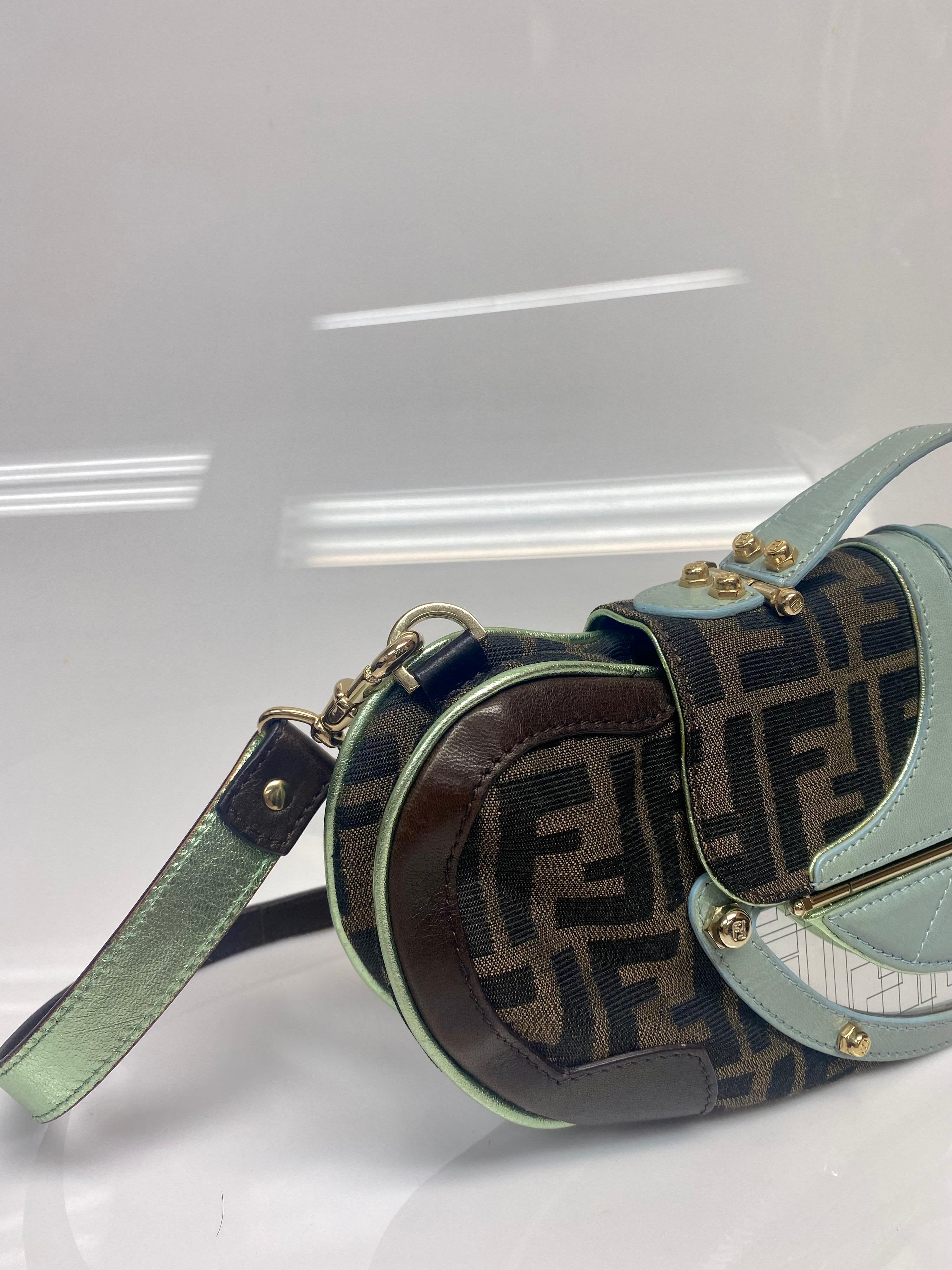 Fendi - Sac à main Vanity Mirror en toile et cuir turquoise en vente 1