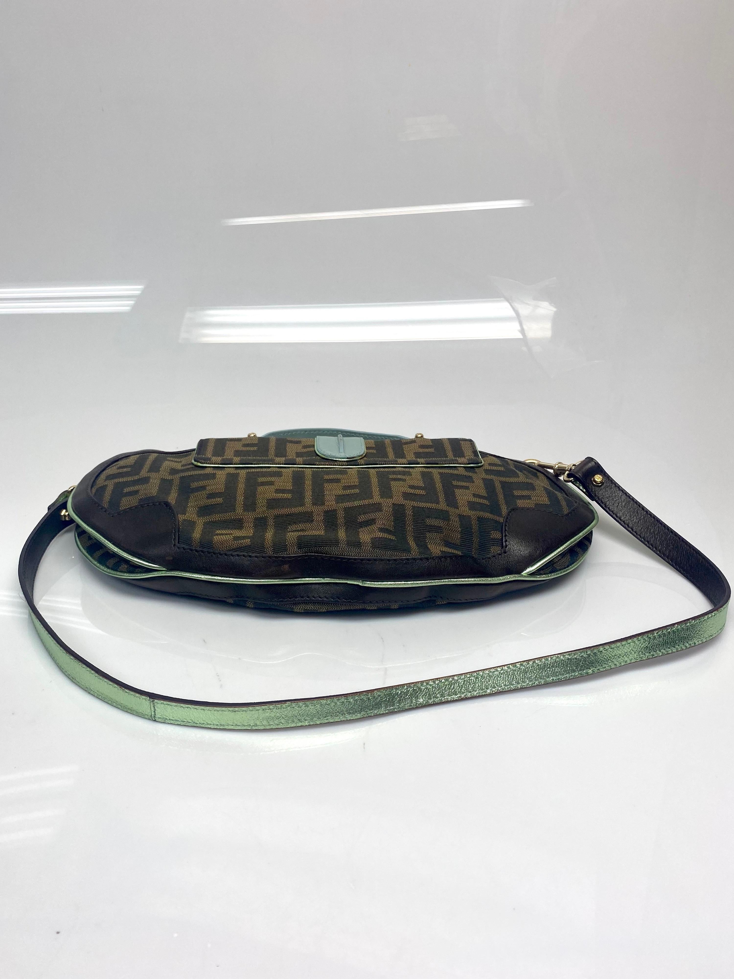 Fendi - Sac à main Vanity Mirror en toile et cuir turquoise en vente 3