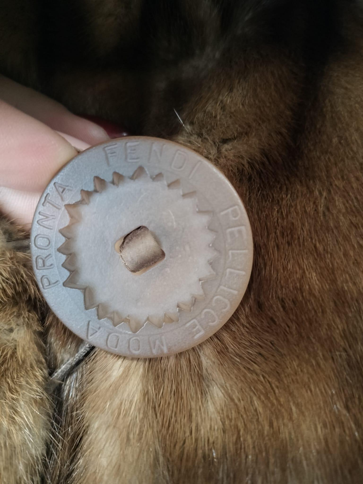 Fendi Cappotto Reversibile in Visone Golden, Nuovo con Cartellino en venta 5