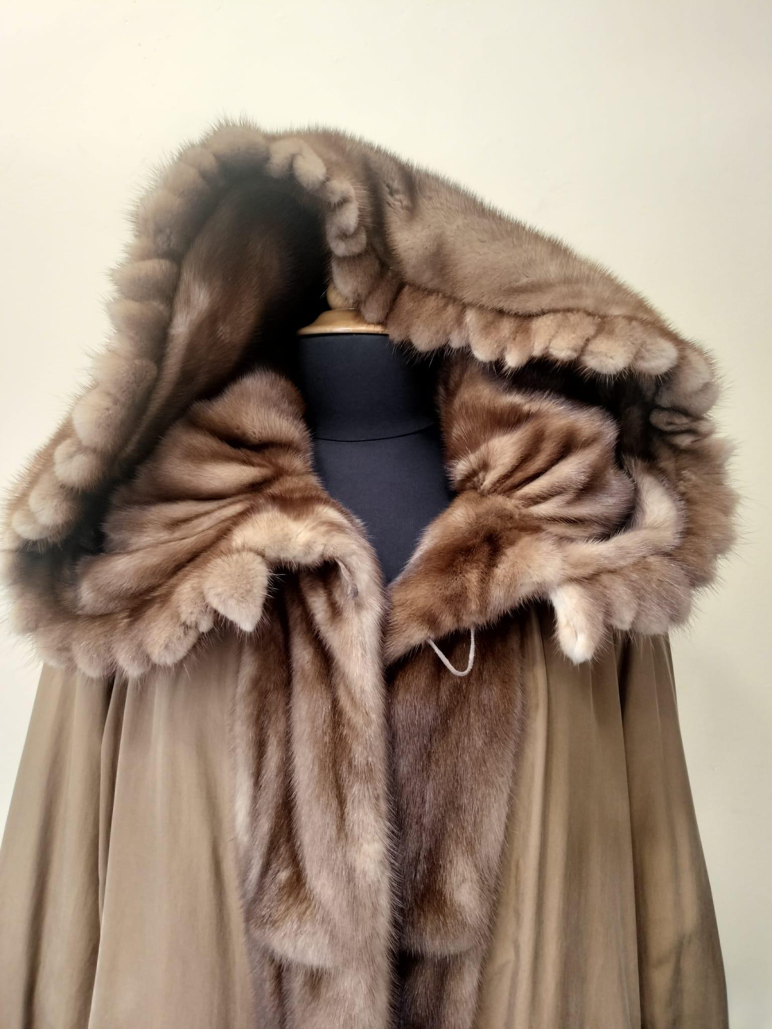 Fendi Cappotto Reversibile in Visone Golden, Nuovo con Cartellino en venta 7