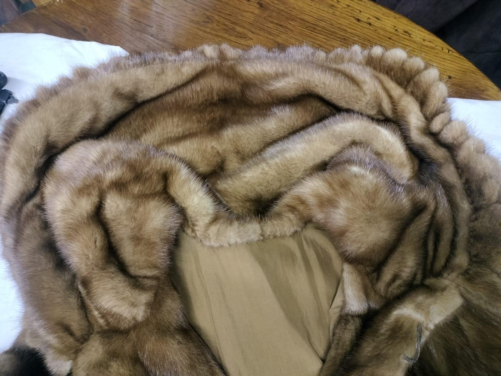 Fendi Cappotto Reversibile in Visone Golden, Nuovo con Cartellino en venta 8