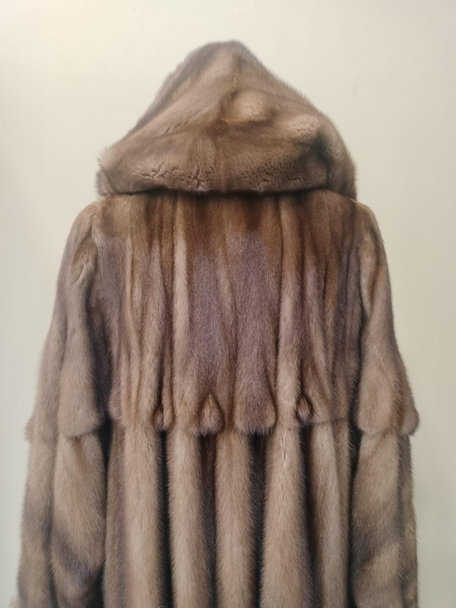Fendi Cappotto Reversibile in Visone Golden, Nuovo con Cartellino en venta 9