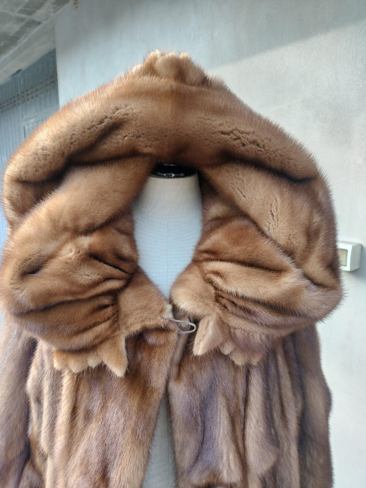 Fendi Cappotto Reversibile in Visone Golden, Nuovo con Cartellino en venta 10