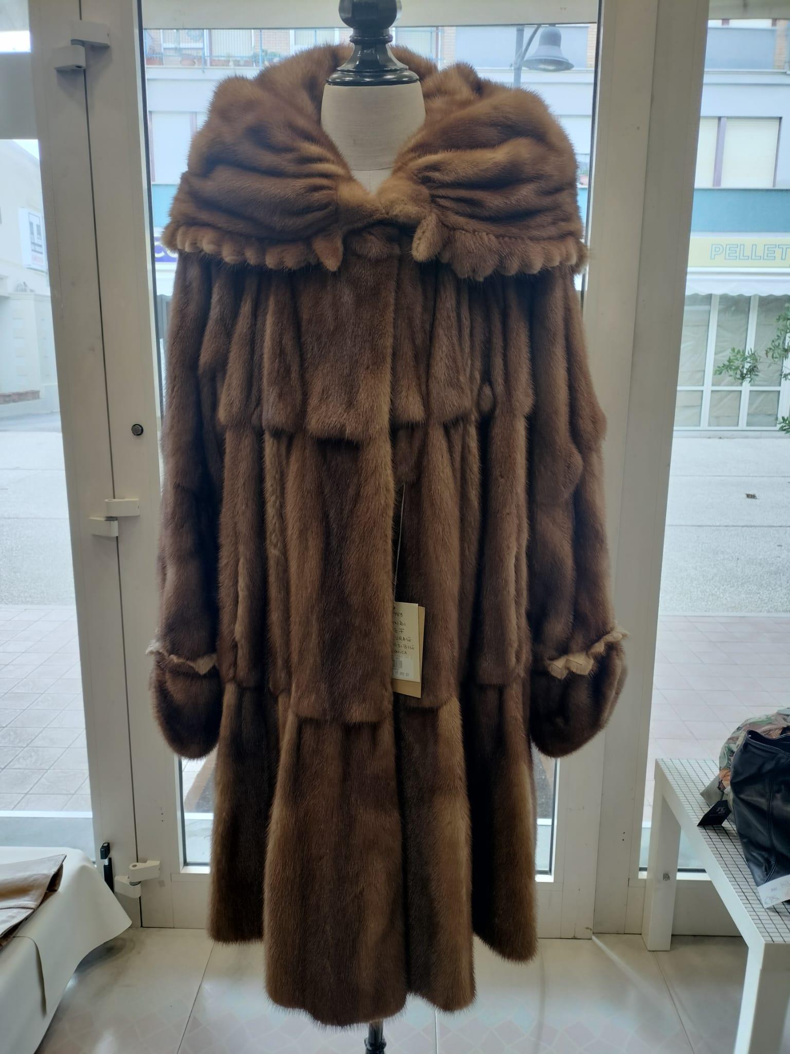 Fendi Cappotto Reversibile in Visone Golden, Nuovo con Cartellino en venta 11