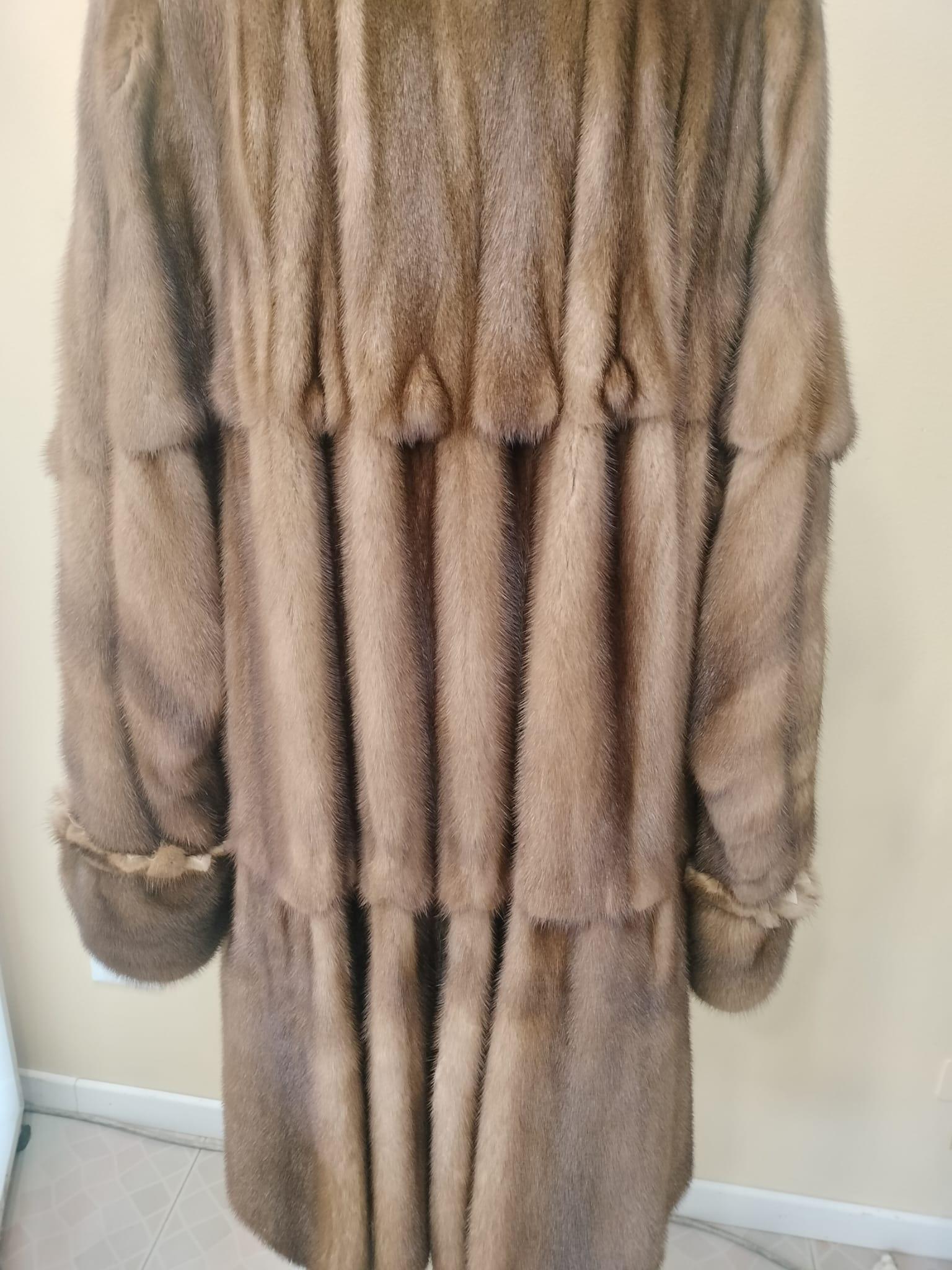 Fendi Cappotto Reversibile in Visone Golden, Nuovo con Cartellino en venta 2