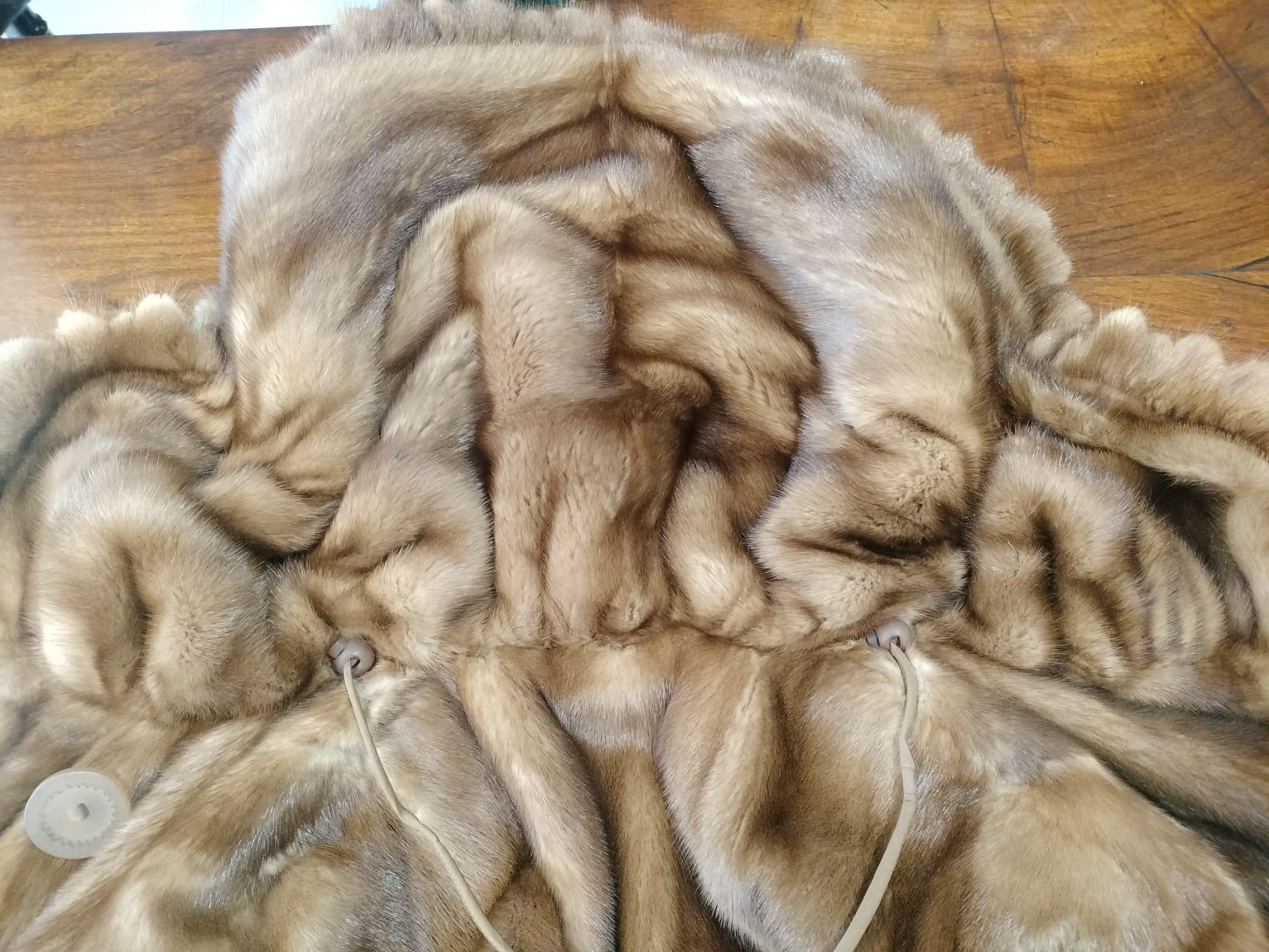 Fendi Cappotto Reversibile in Visone Golden, Nuovo con Cartellino en venta 4