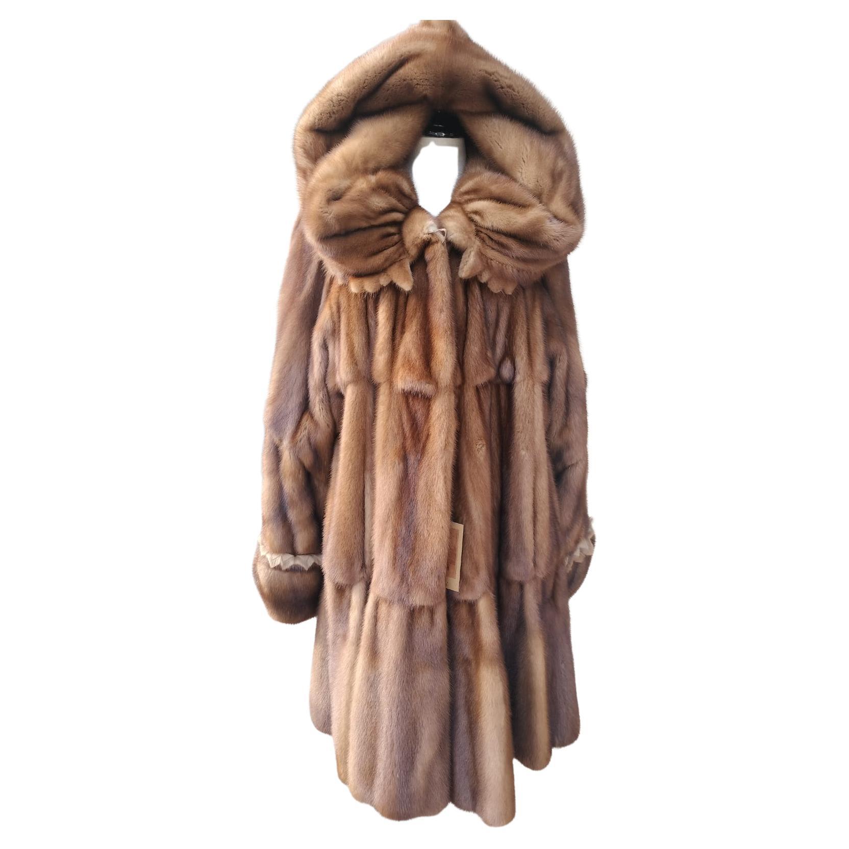 Fendi Cappotto Reversibile in Visone Golden, Nuovo con Cartellino