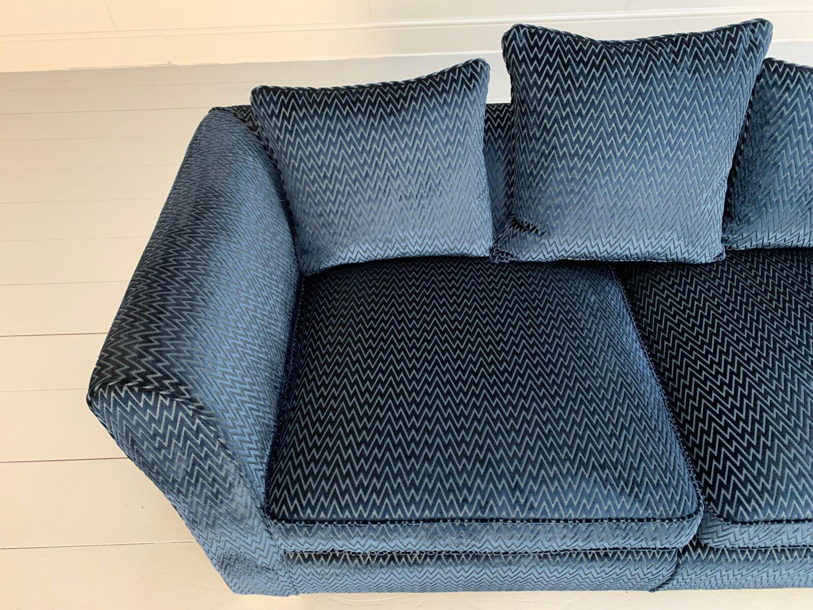 Fendi Casa 4-Seat Chaise-End Sofa - In Navy Blue Zig-Zag Velvet In Good Condition For Sale In Barrowford, GB